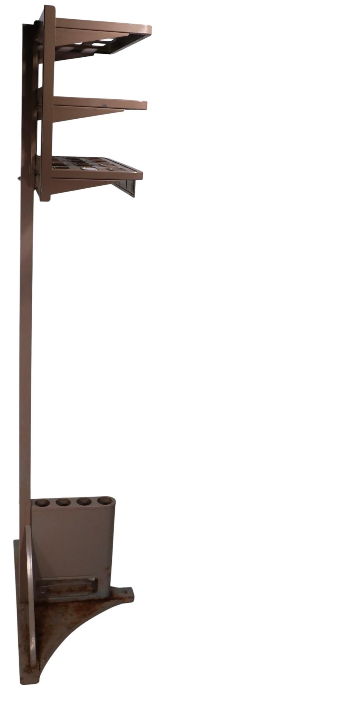 Américain Porte-manteau industriel Le valet de bureau par Vogel Peterson Co, Circa 1950/60s en vente