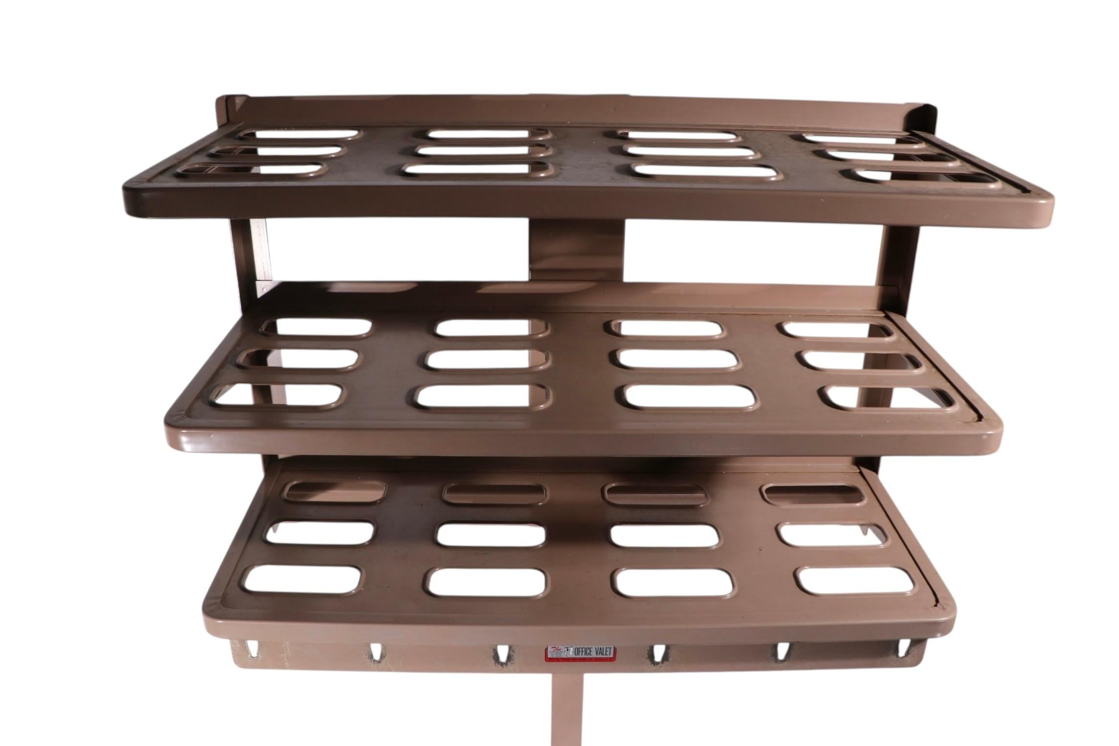 Métal Porte-manteau industriel Le valet de bureau par Vogel Peterson Co, Circa 1950/60s en vente