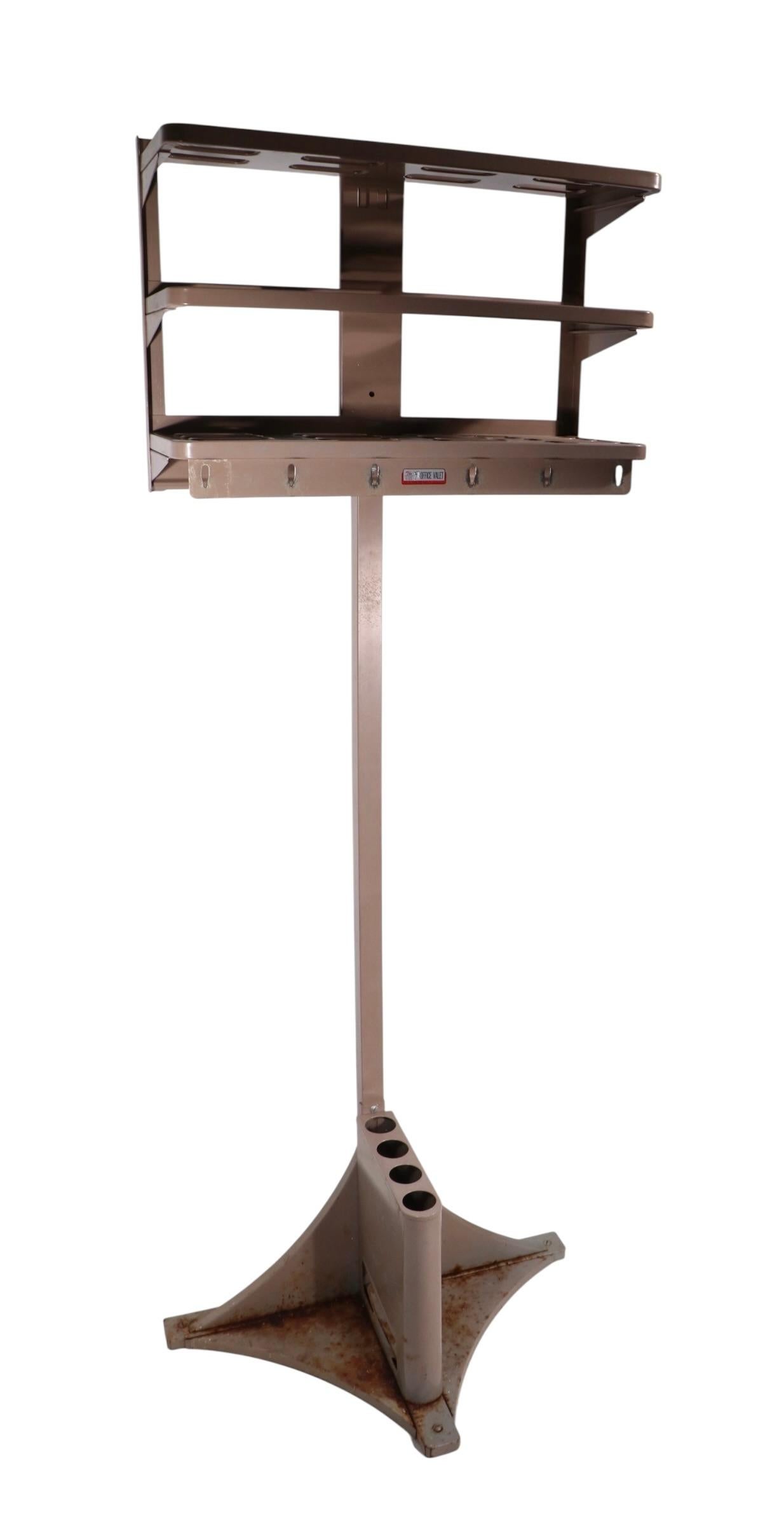 Porte-manteau industriel Le valet de bureau par Vogel Peterson Co, Circa 1950/60s en vente 1