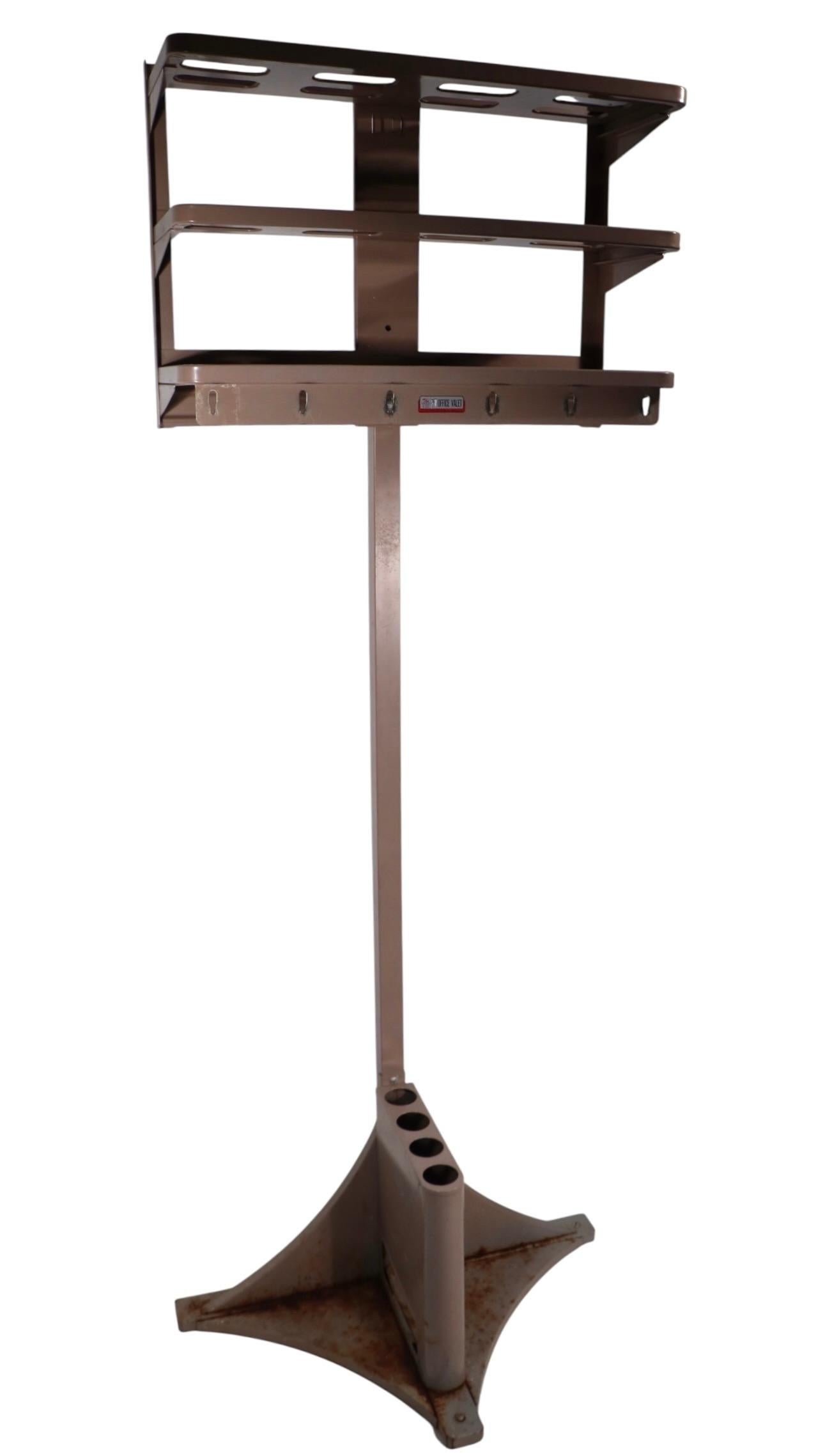 Porte-manteau industriel Le valet de bureau par Vogel Peterson Co, Circa 1950/60s en vente 2