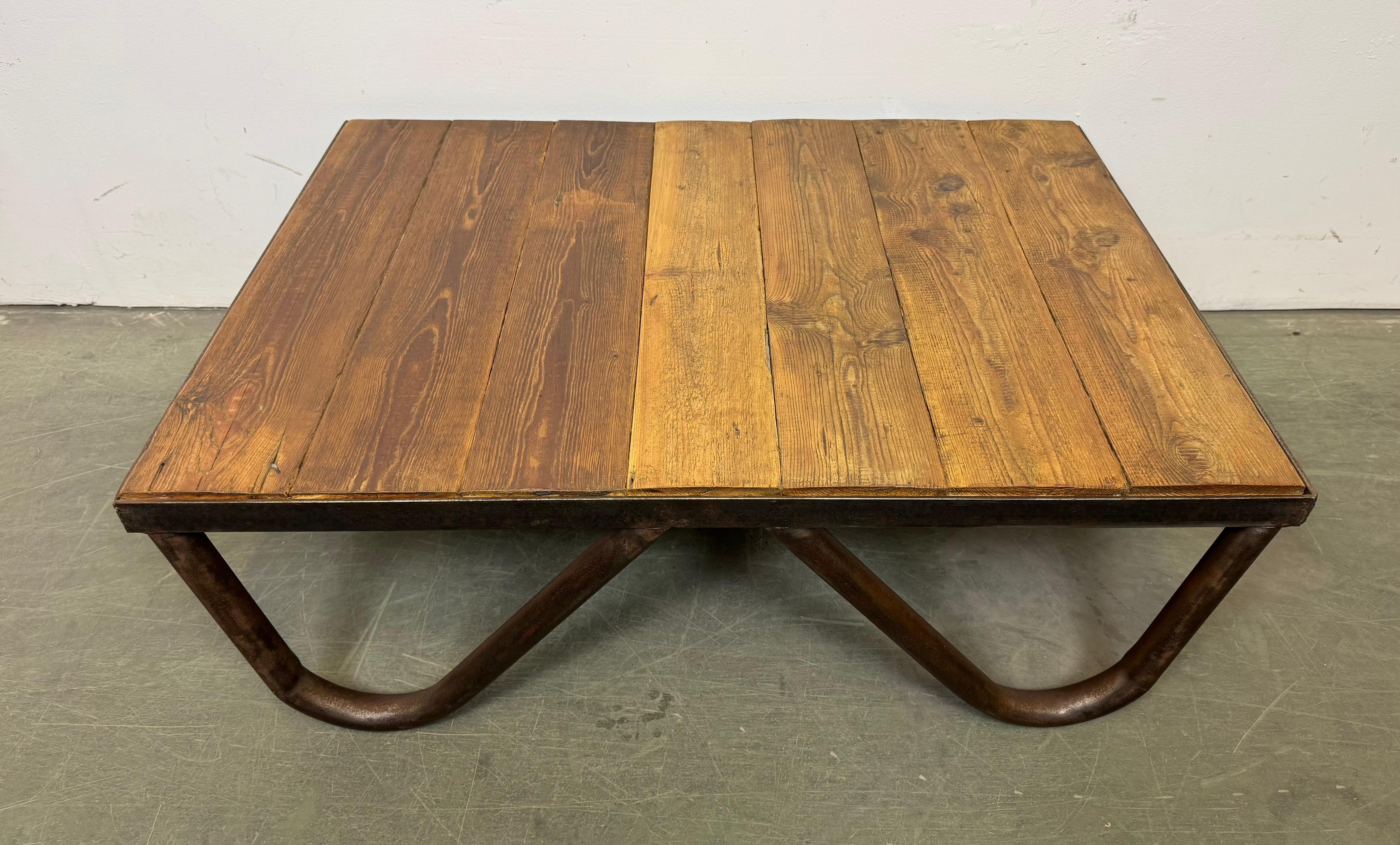 Industrieller Couchtisch, 1960er Jahre im Angebot 9