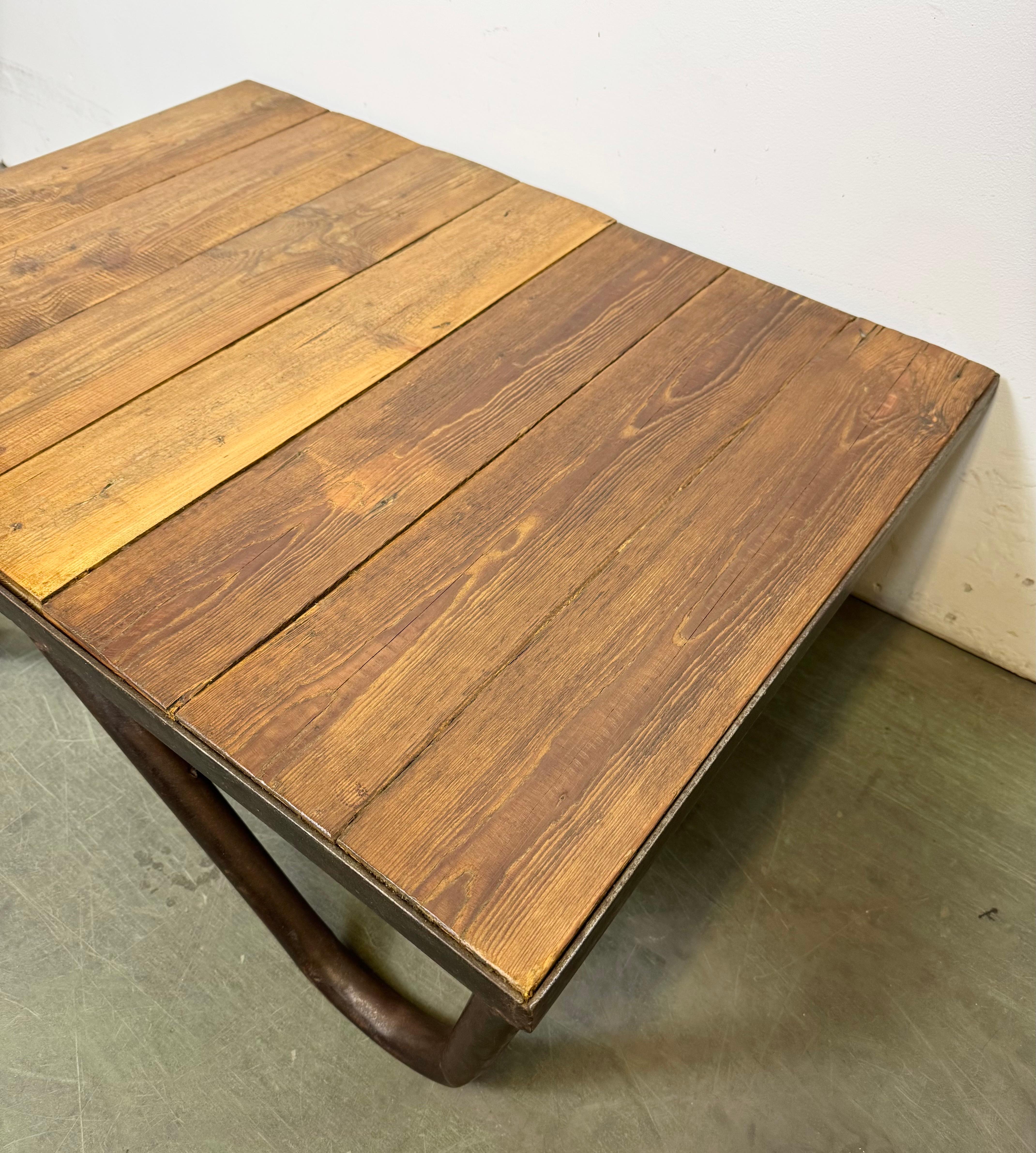 Industrieller Couchtisch, 1960er Jahre im Angebot 3