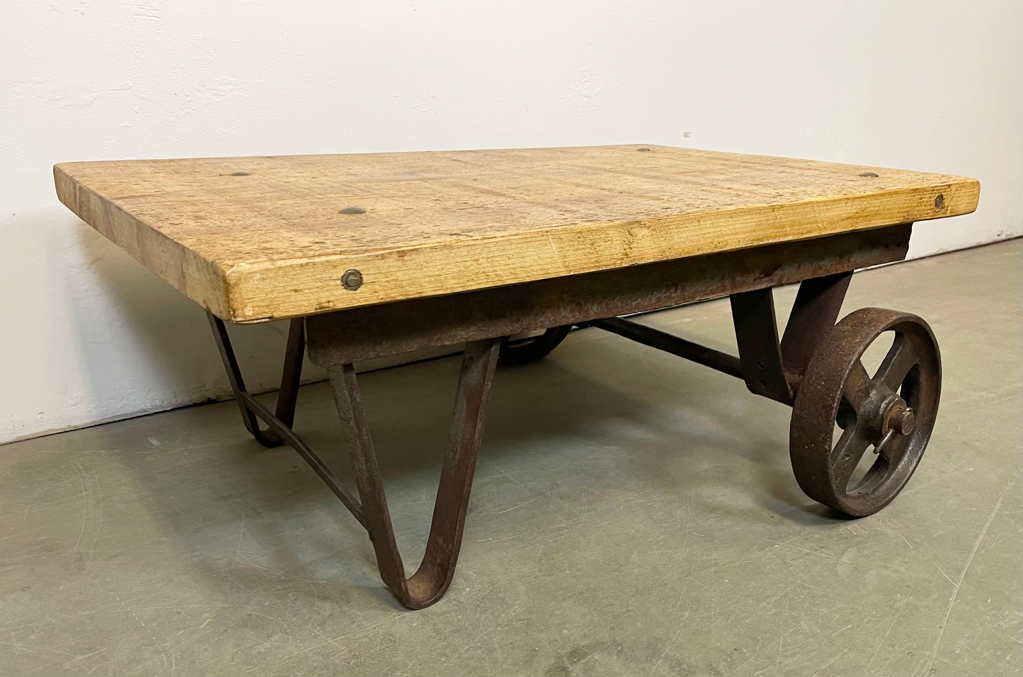 Industrial Coffee Table Cart, 1950s In Good Condition In Kojetice, CZ