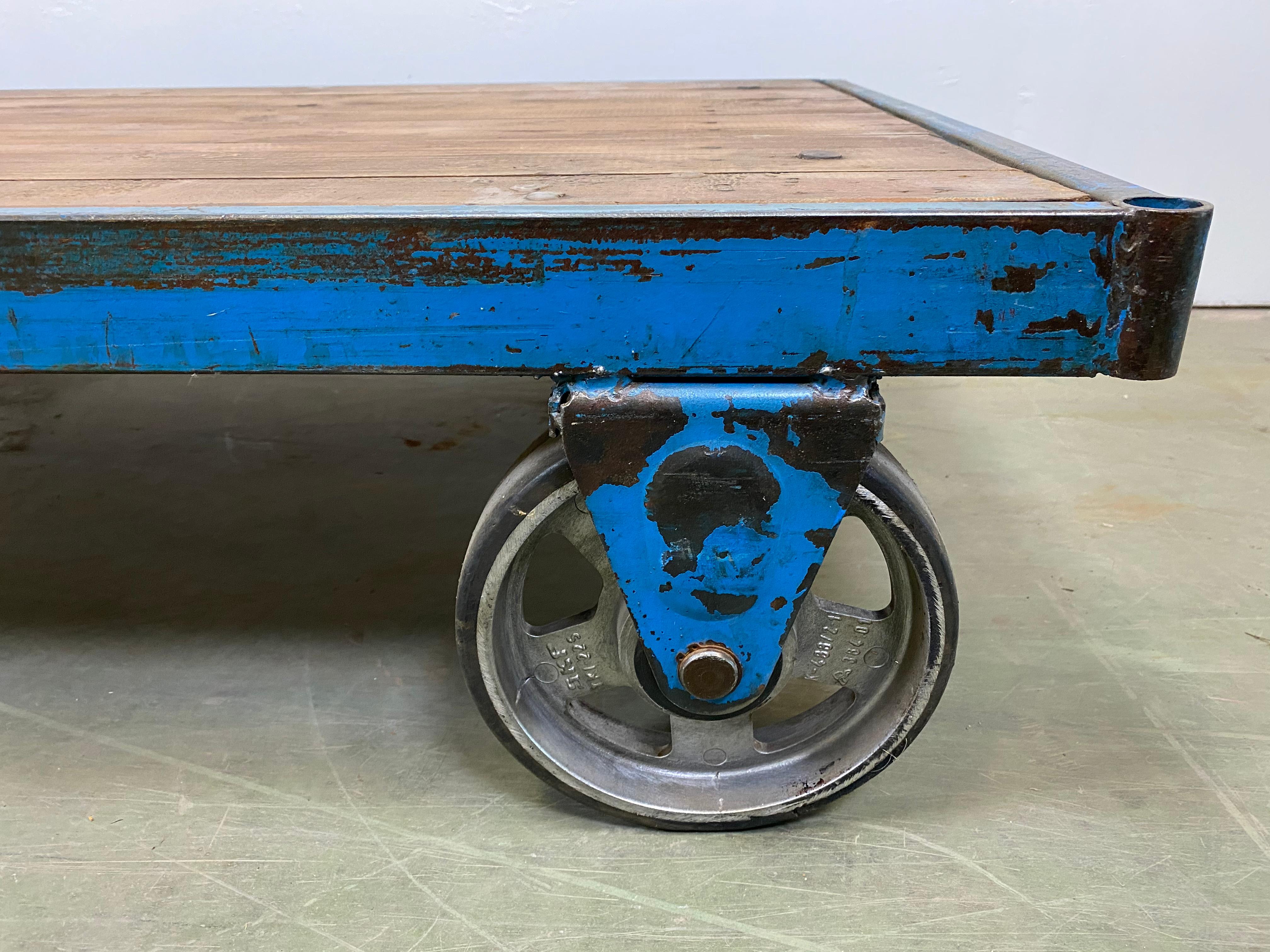 Industrial Coffee Table Cart, 1960s In Good Condition In Kojetice, CZ