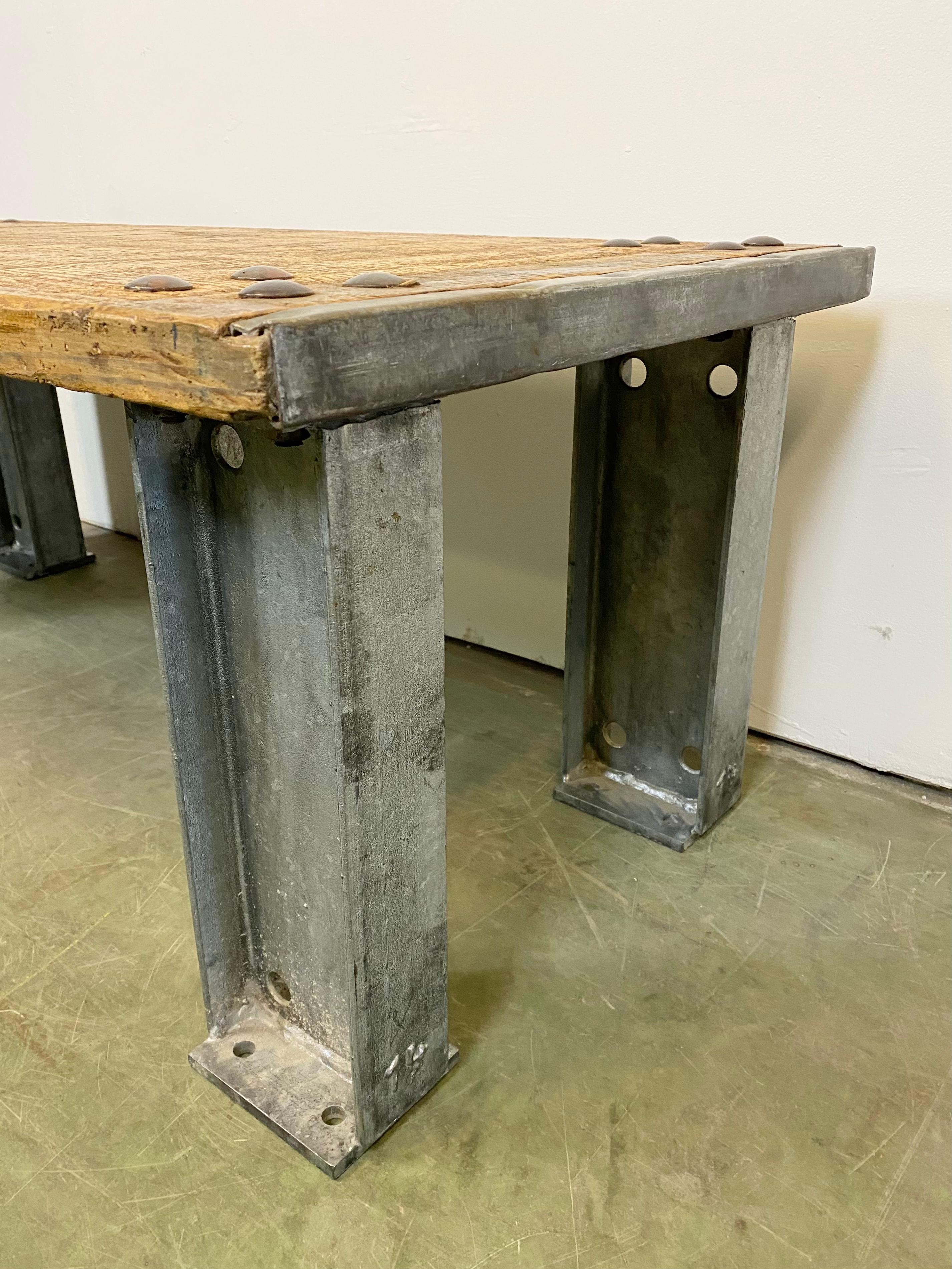 Industrieller Couchtisch aus Industrie im Zustand „Gut“ im Angebot in Kojetice, CZ