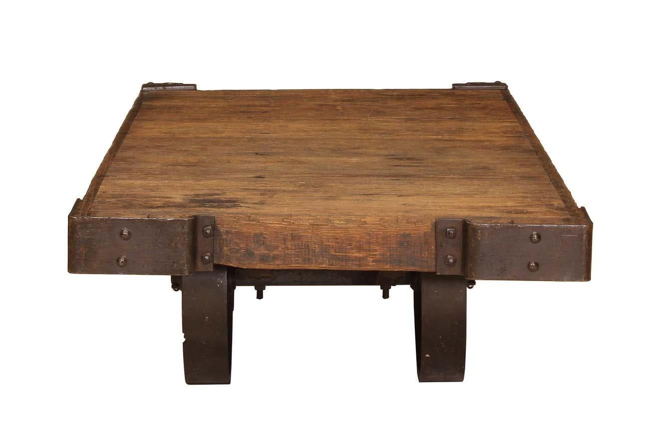 Industrial Coffee Table In Good Condition In Oakville, CT