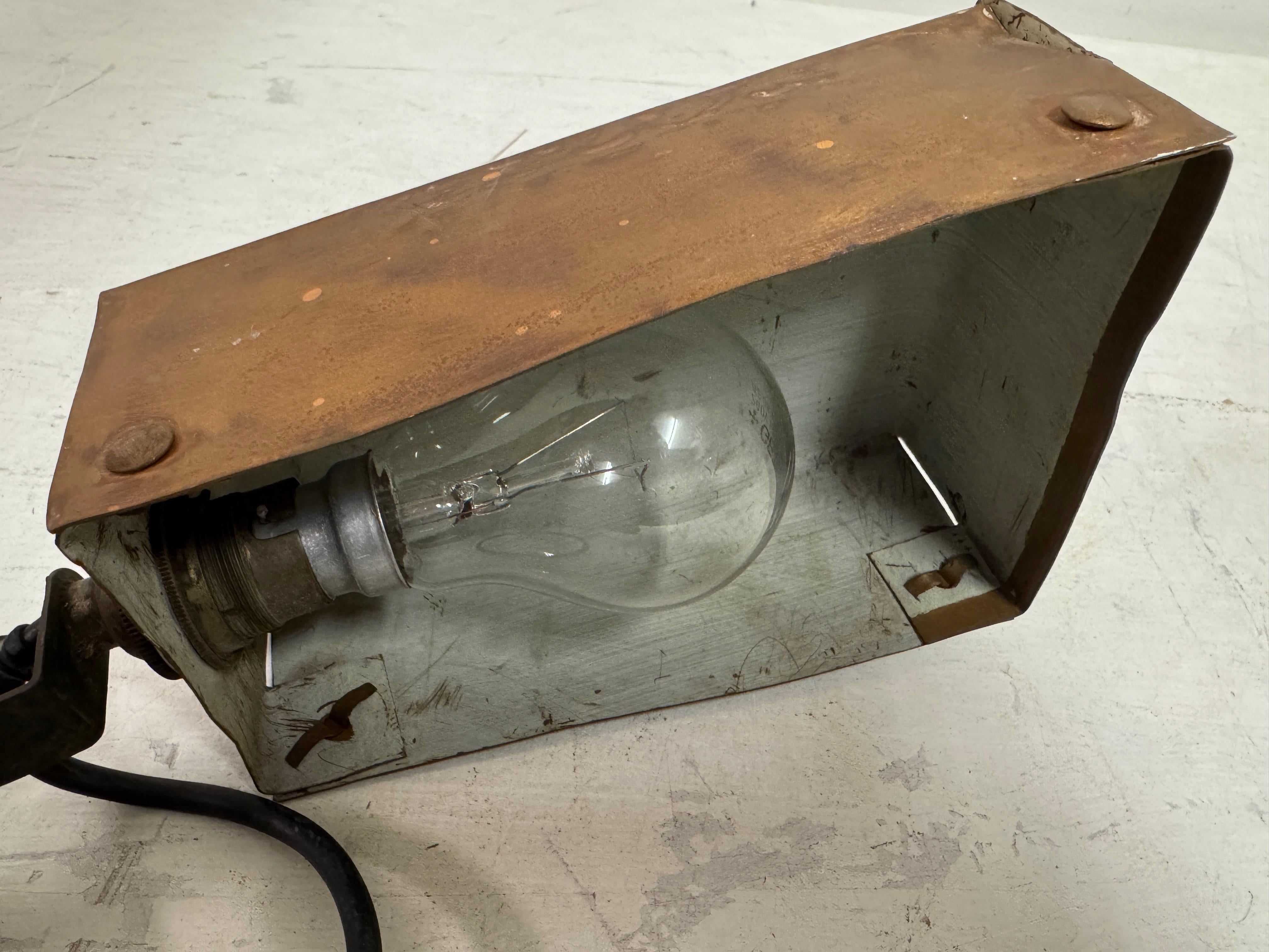 Lampada industriale da officina a fisarmonica, metà del XX secolo in vendita 4