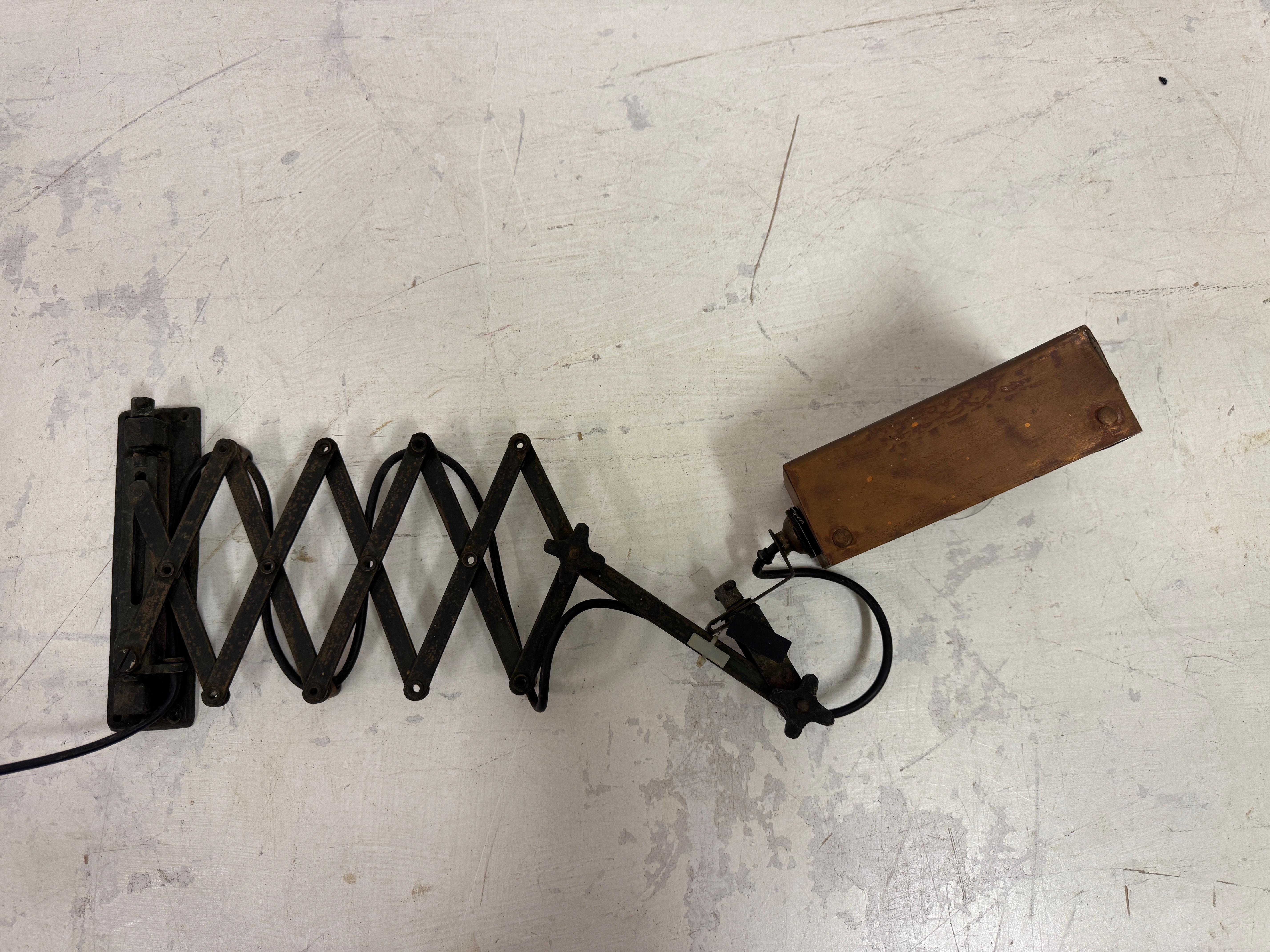 Lampada industriale da officina a fisarmonica, metà del XX secolo in vendita 5