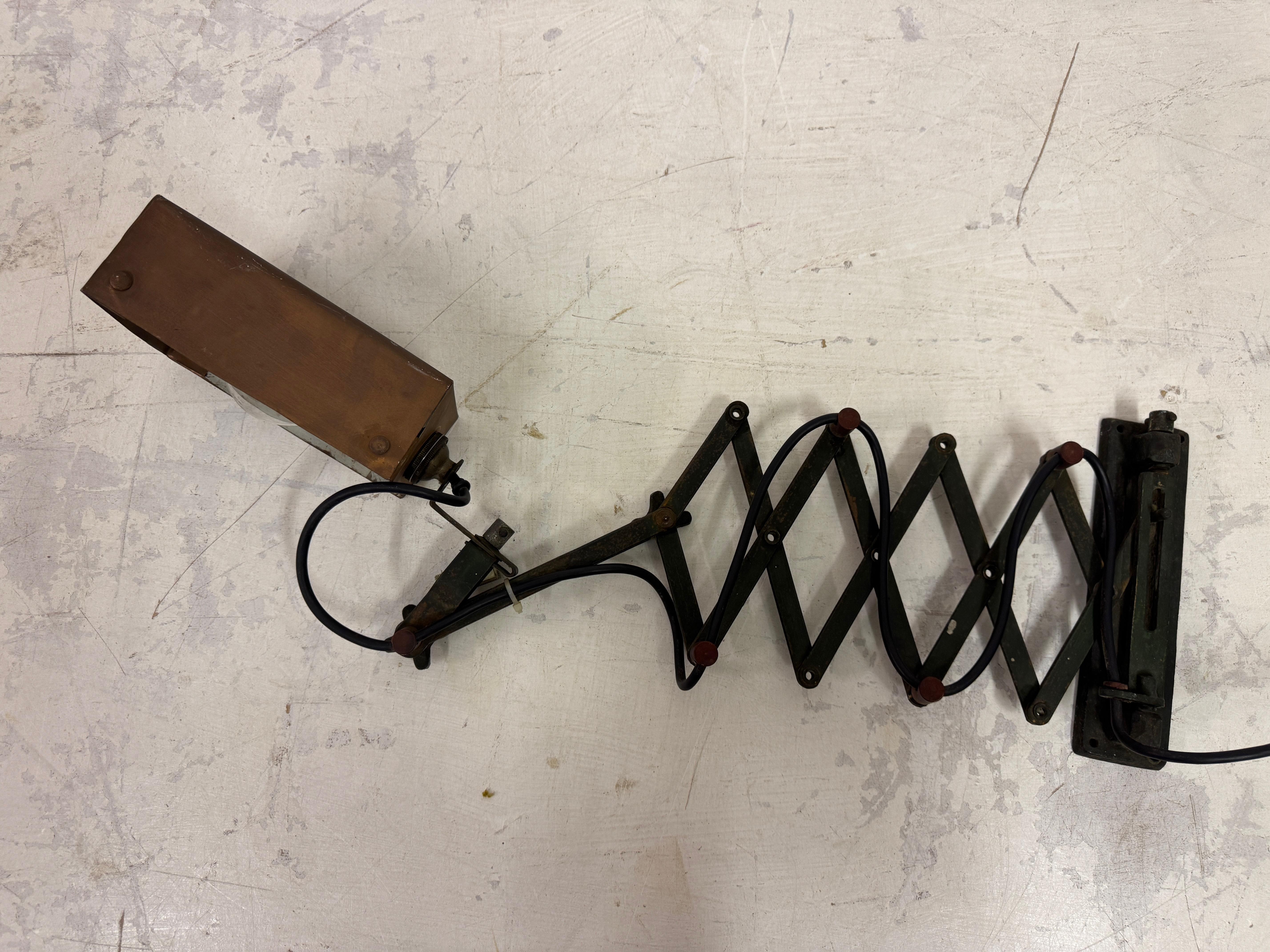 Lampada industriale da officina a fisarmonica, metà del XX secolo in vendita 6