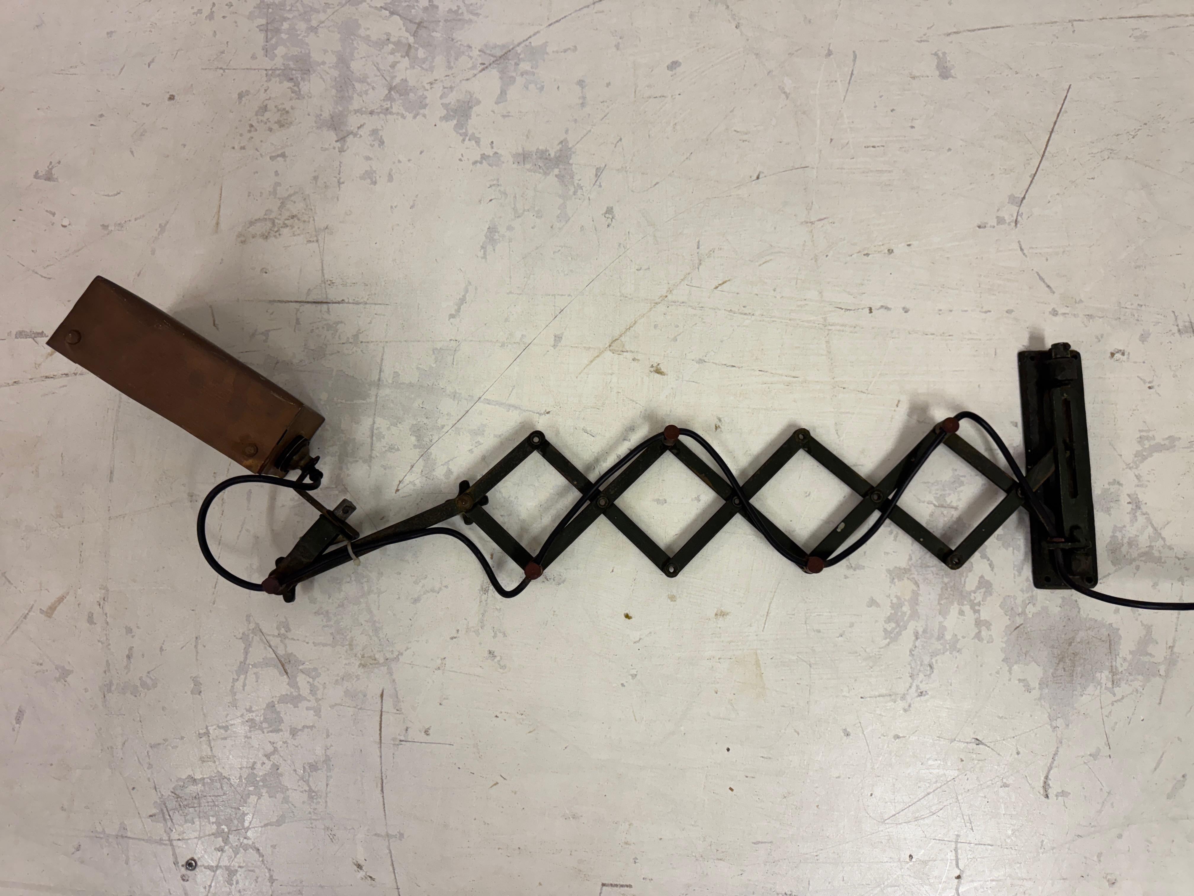 Lampada industriale da officina a fisarmonica, metà del XX secolo in vendita 7
