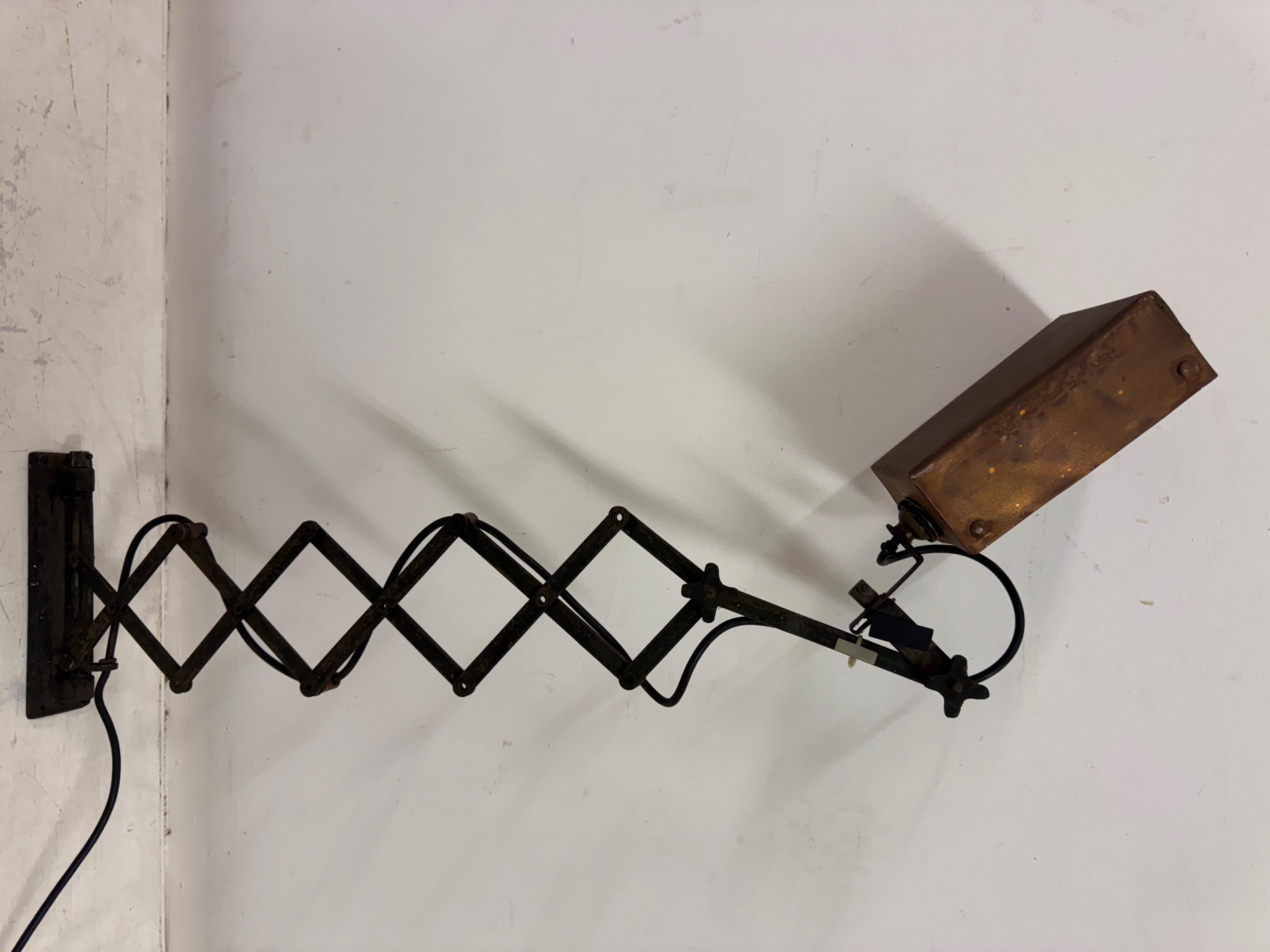 Lampada industriale da officina a fisarmonica, metà del XX secolo in vendita 8