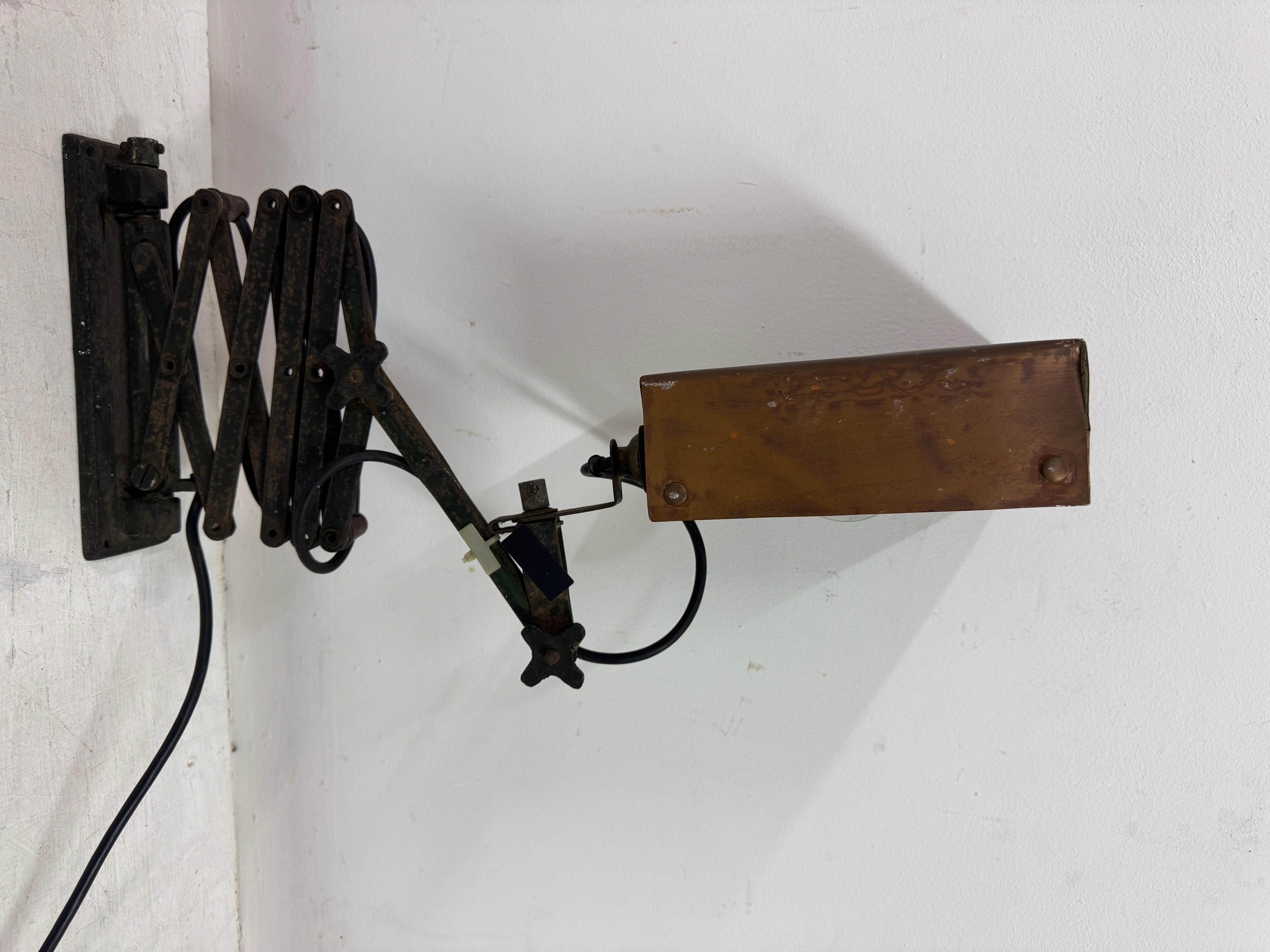 Lampada industriale da officina a fisarmonica, metà del XX secolo in vendita 9