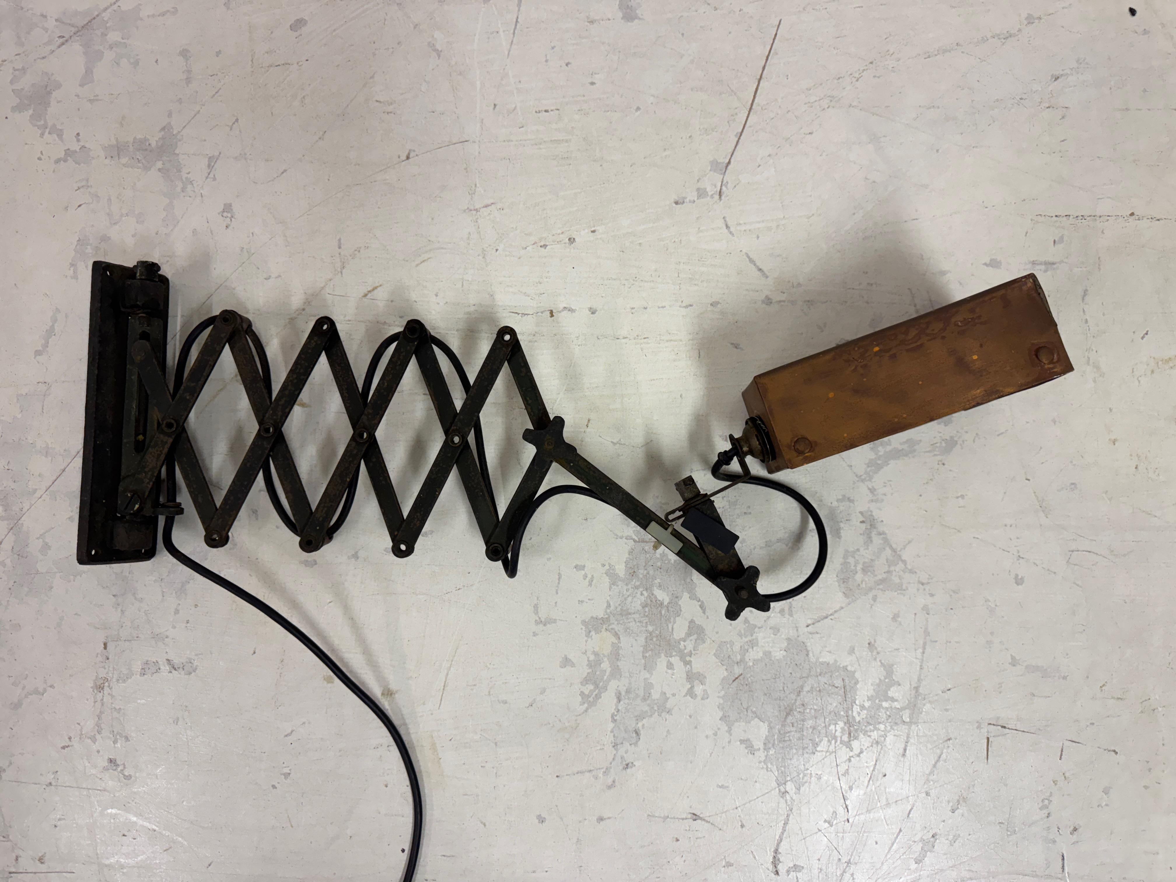 Lampada industriale da officina a fisarmonica, metà del XX secolo In condizioni buone in vendita a London, London