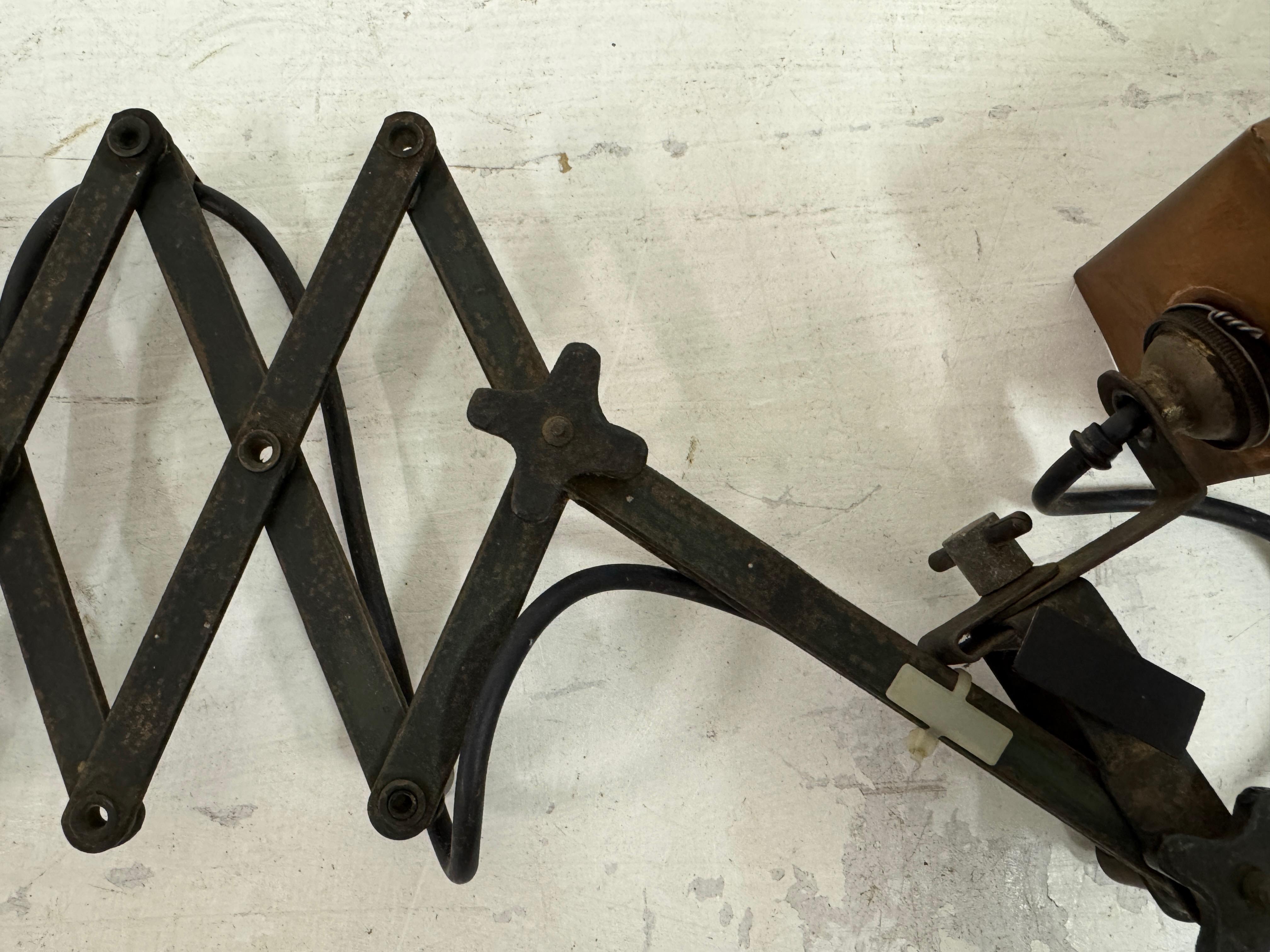 Lampada industriale da officina a fisarmonica, metà del XX secolo in vendita 2