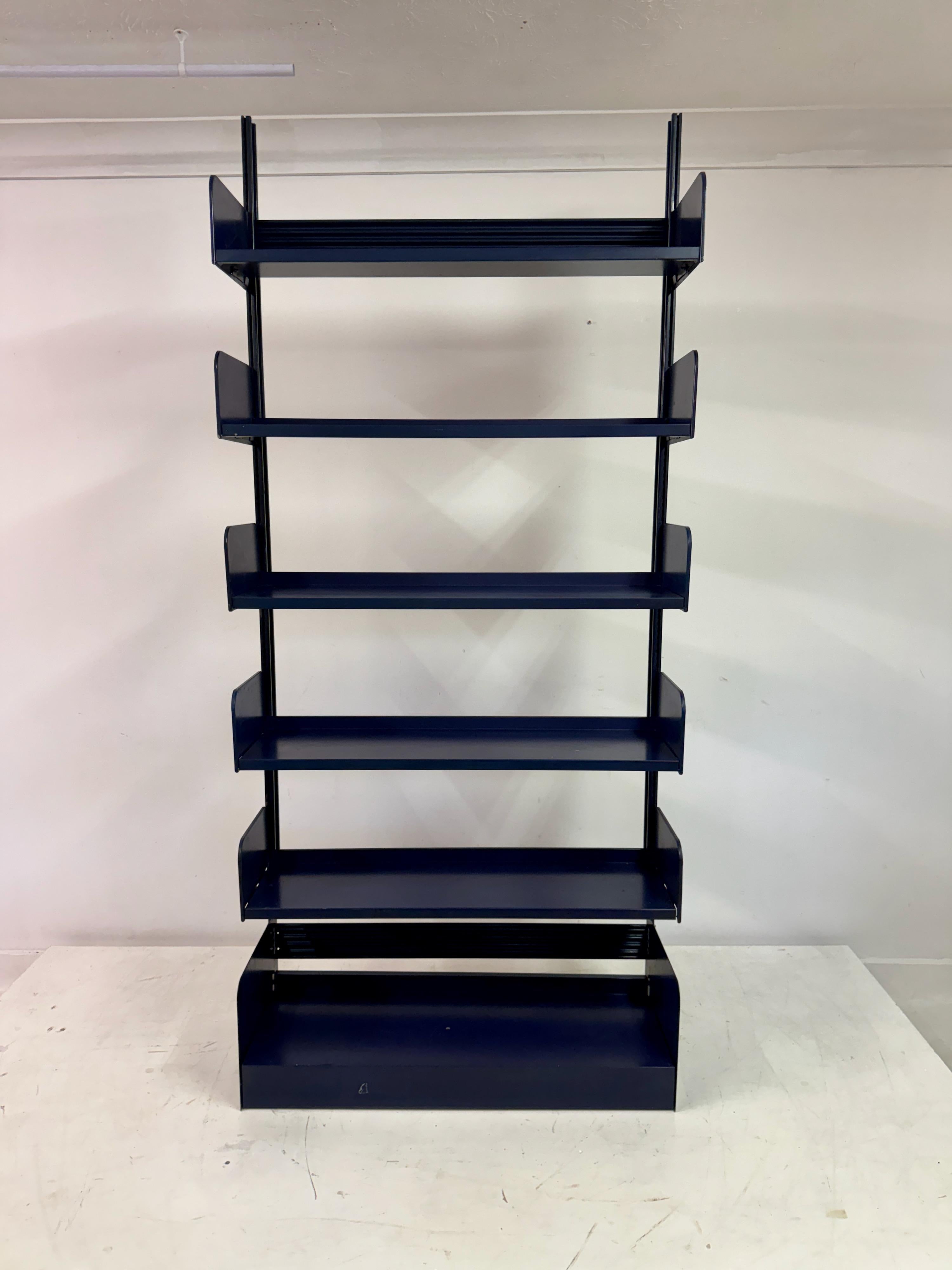 Industrielles Congresso-Bücherregal aus blauem Stahl von Lips Vago, vier verfügbar (Moderne der Mitte des Jahrhunderts) im Angebot