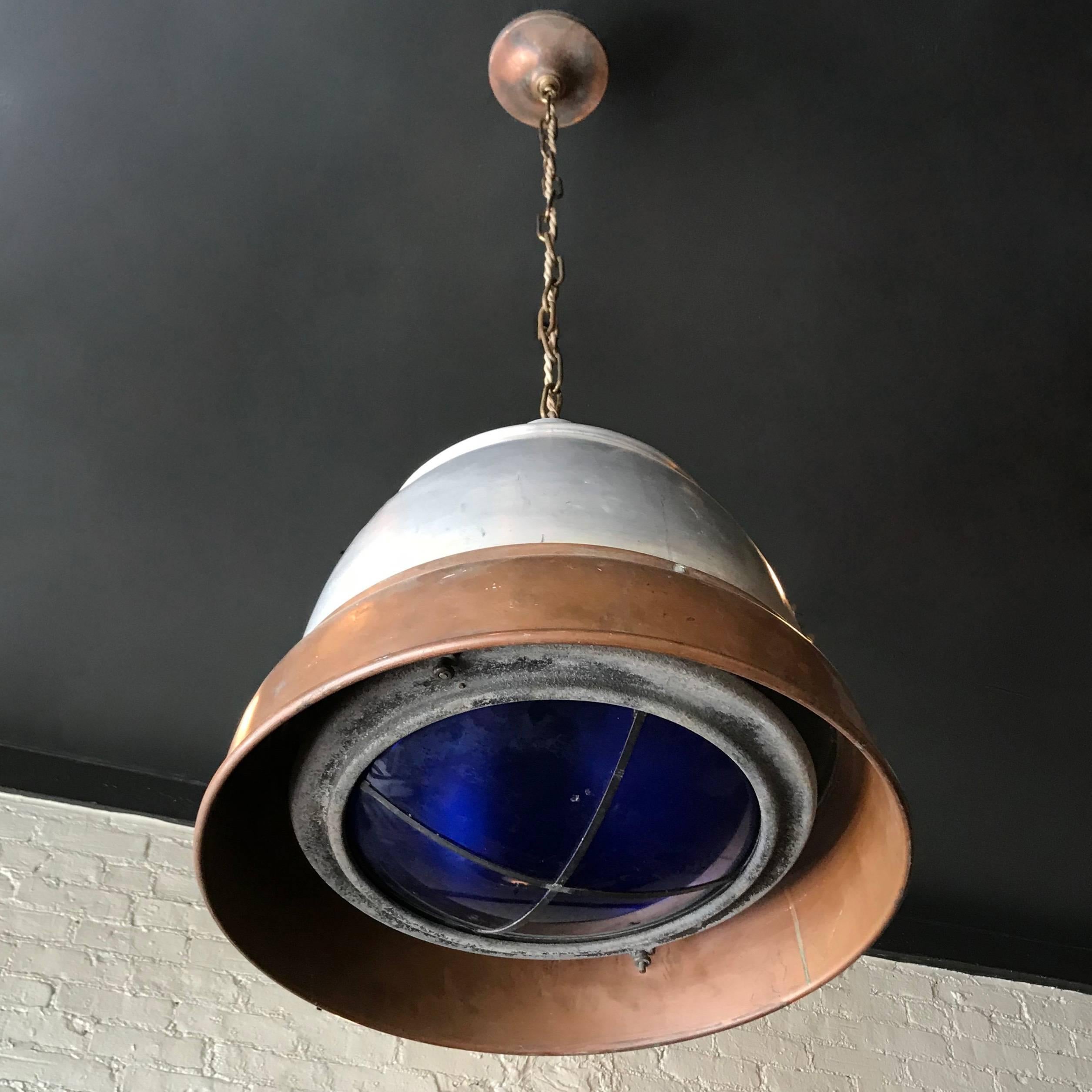 Américain Lampe à suspension industrielle Macbeth en cuivre et aluminium en vente