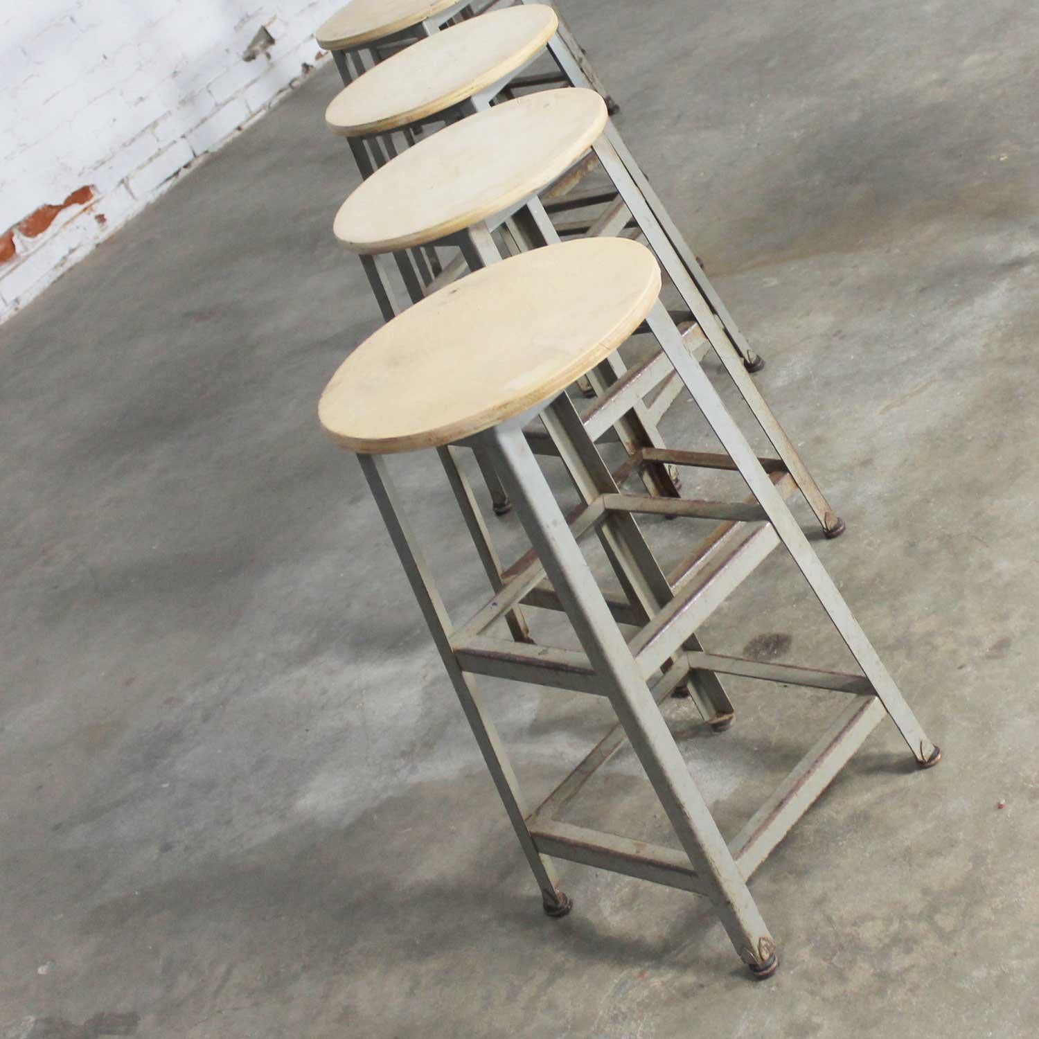 Industrial Counter Height Stools Vintage Patinated Steel Distressed Wood Seats (Industriell)