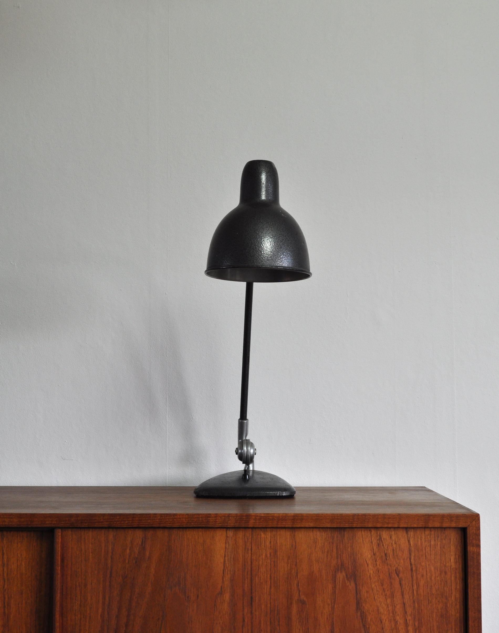 Industrial Danish Bauhaus Desk Lamp, 1930s-1940s im Zustand „Relativ gut“ in Vordingborg, DK