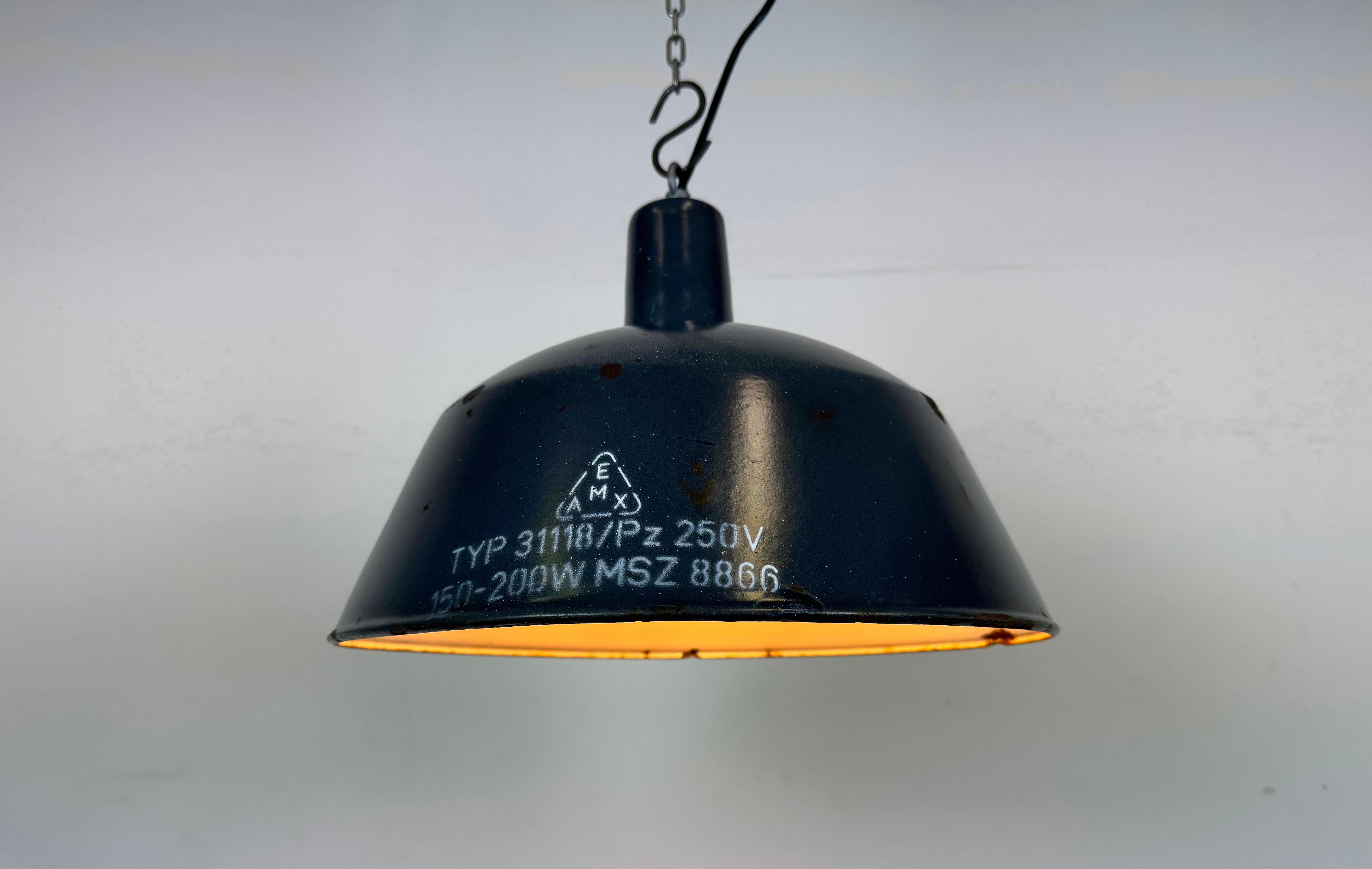 Lampada a sospensione industriale in smalto blu scuro di EMAX, anni '60 in vendita 3