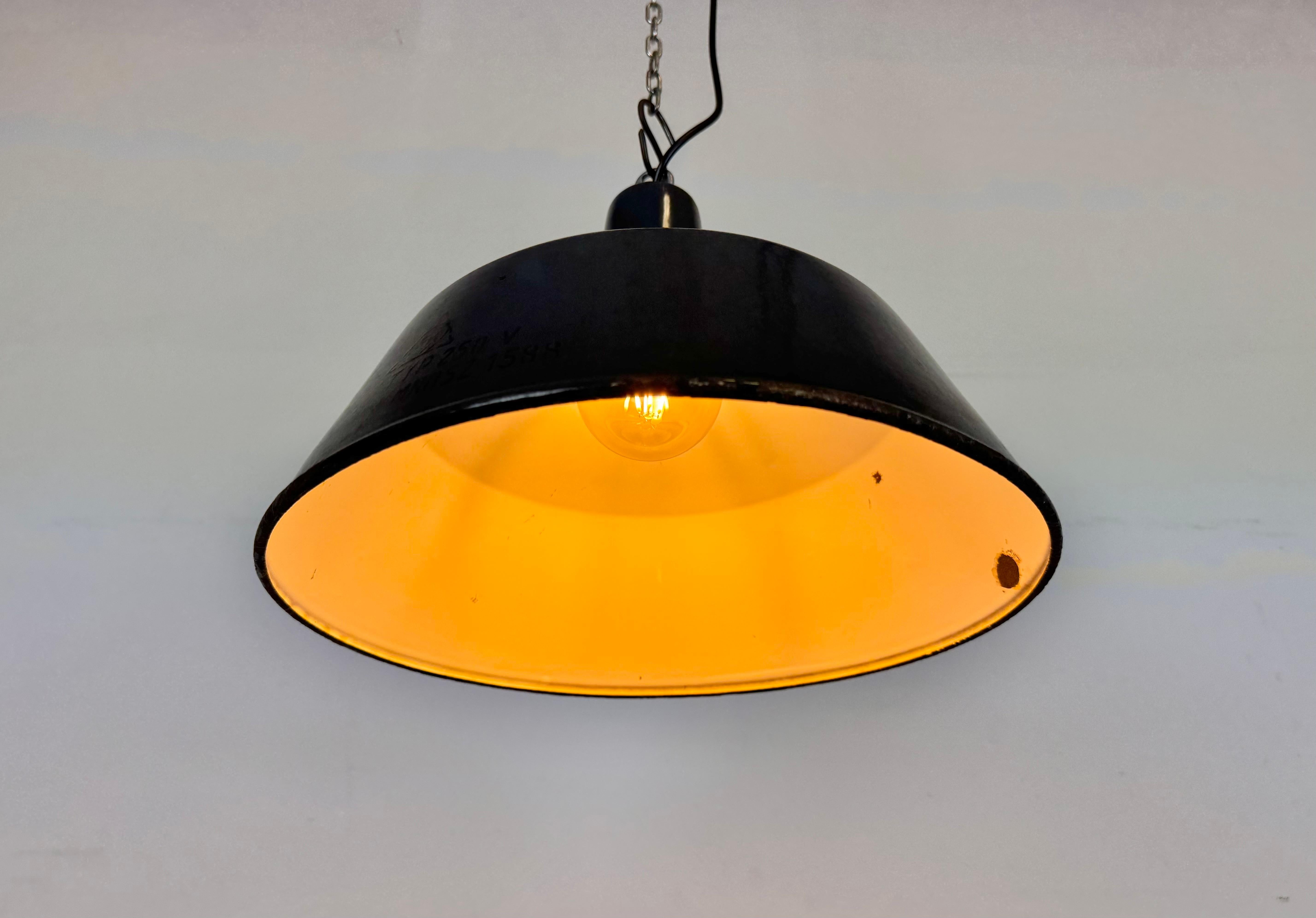 Lampe à suspension industrielle en émail bleu foncé d'EMAX, années 1960 en vente 6