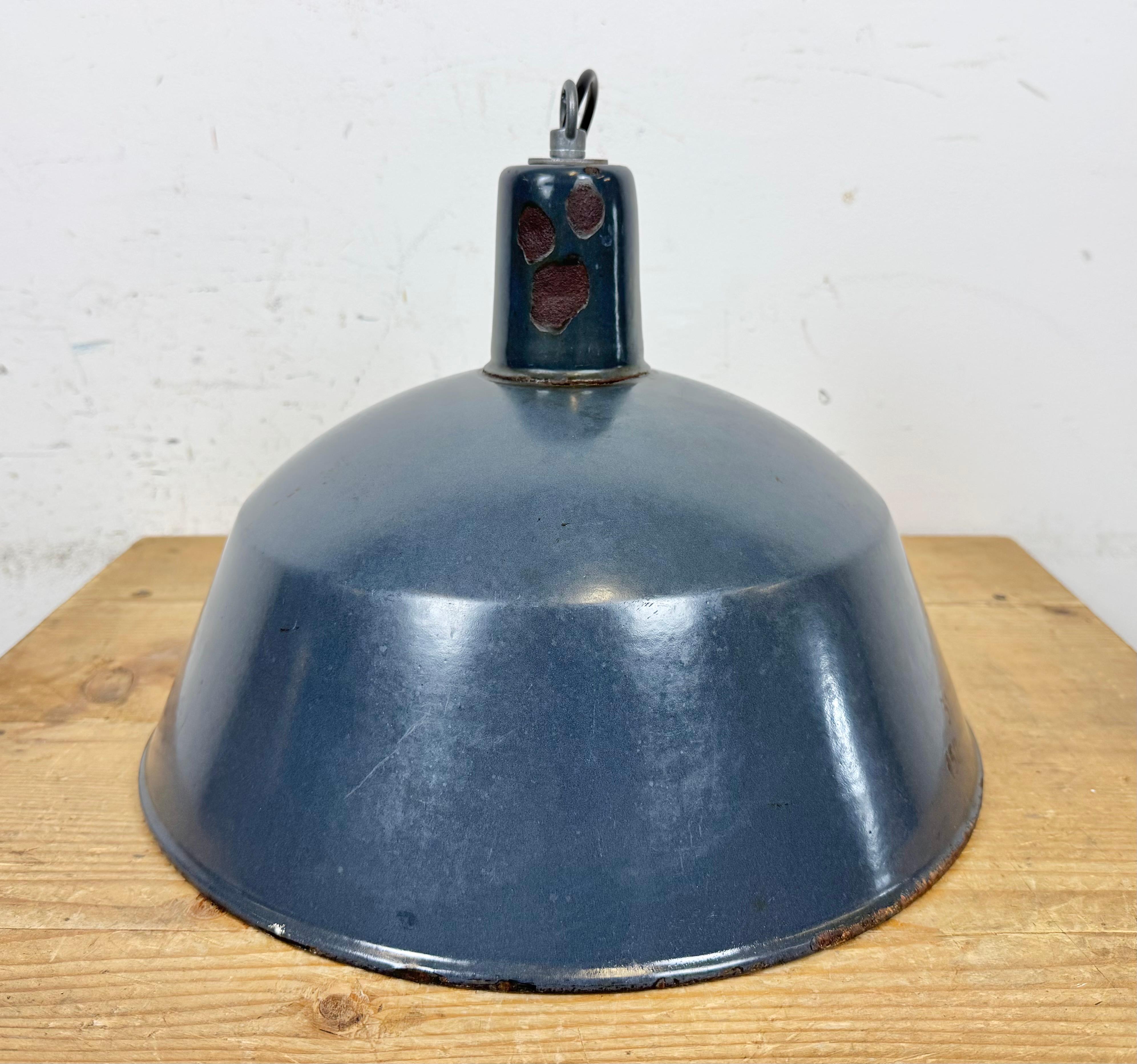 Lampe à suspension industrielle en émail bleu foncé d'EMAX, années 1960 en vente 7