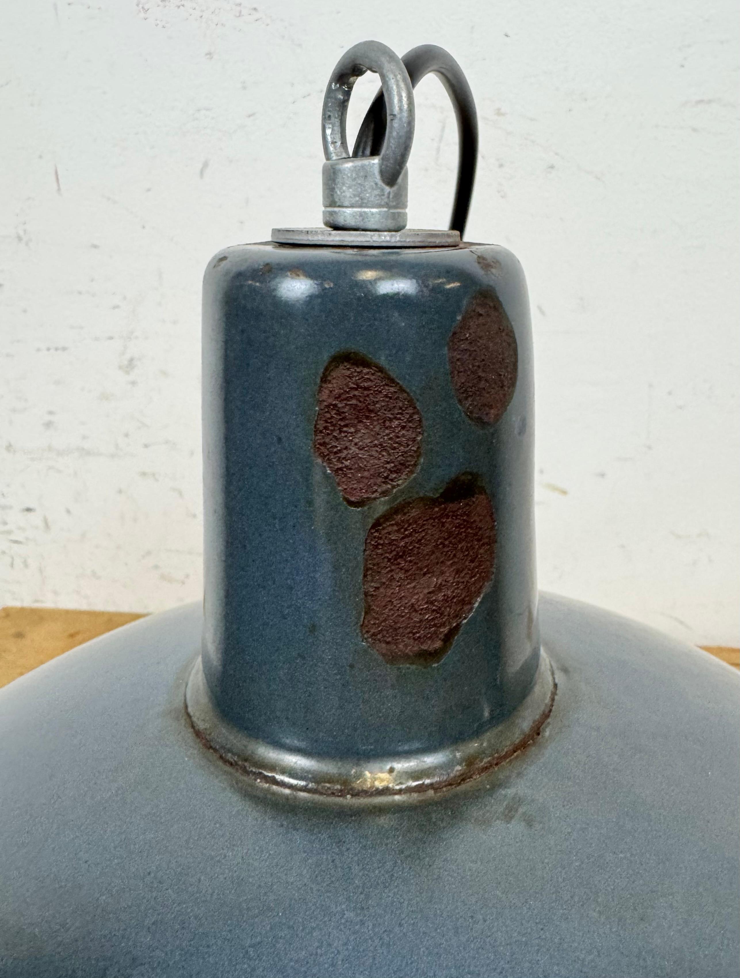 Lampe à suspension industrielle en émail bleu foncé d'EMAX, années 1960 en vente 10