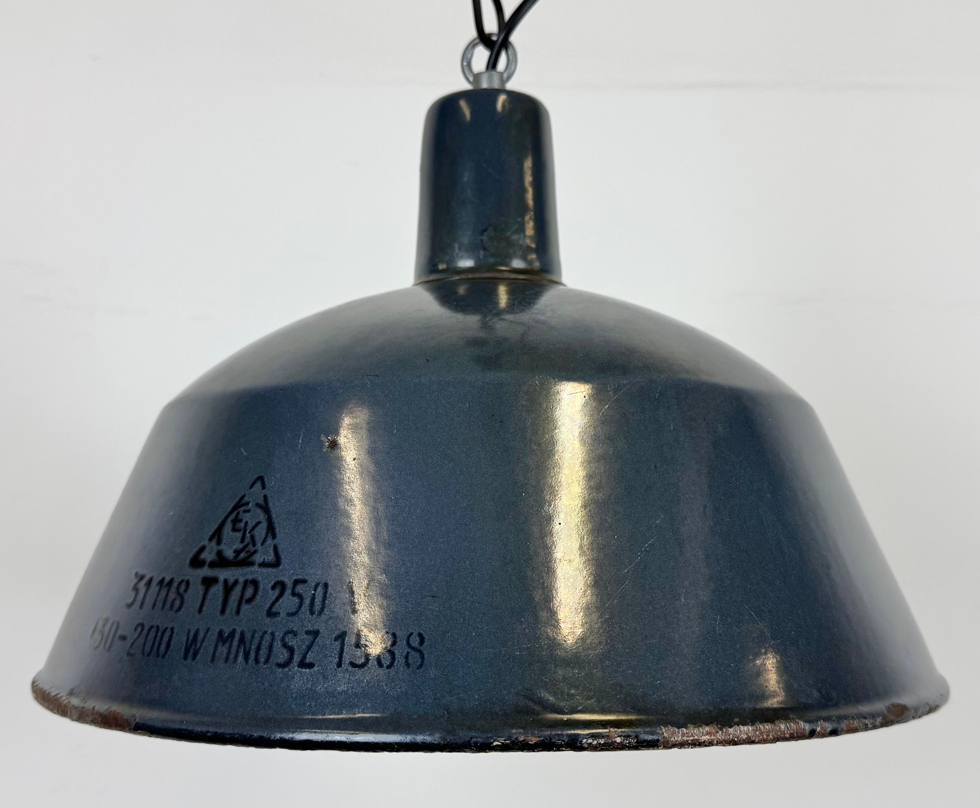 Industriel Lampe à suspension industrielle en émail bleu foncé d'EMAX, années 1960 en vente
