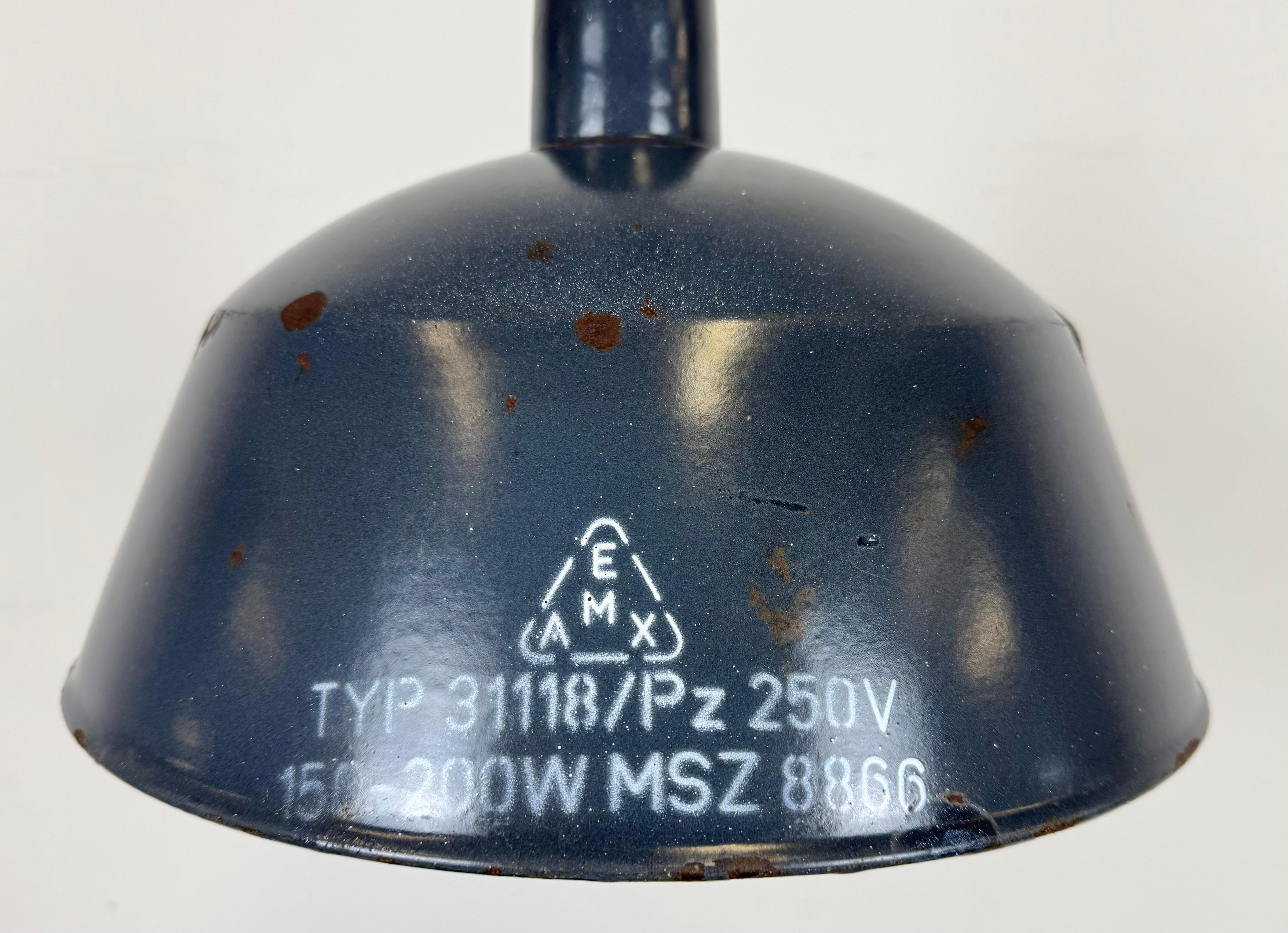 Lampada a sospensione industriale in smalto blu scuro di EMAX, anni '60 In condizioni buone in vendita a Kojetice, CZ