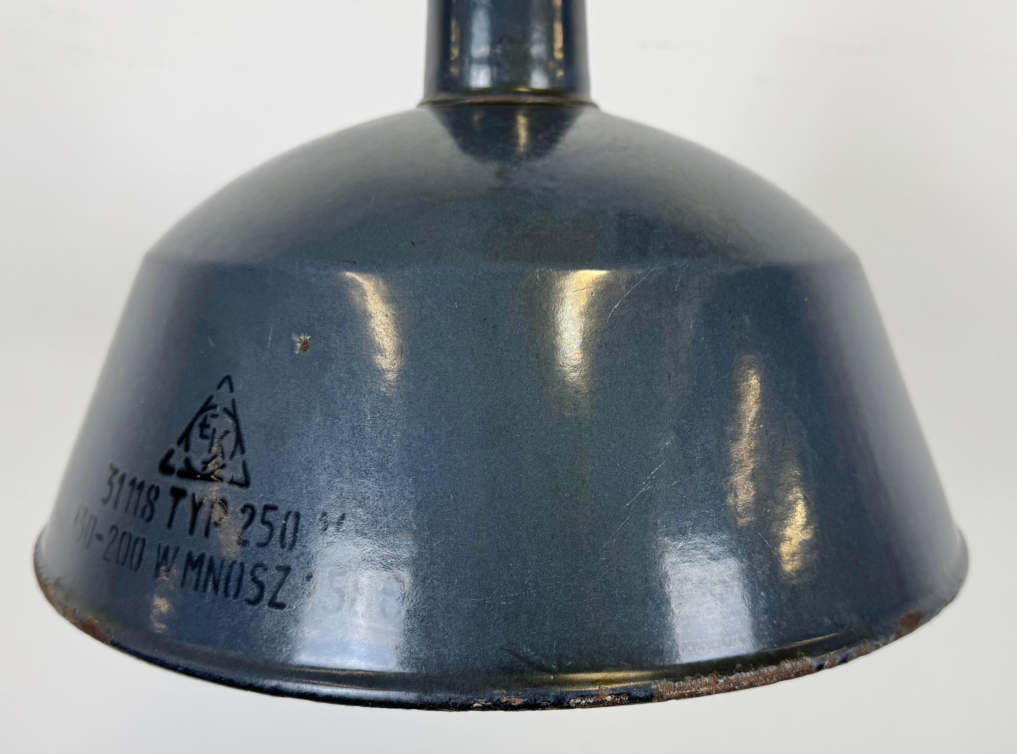 Émail Lampe à suspension industrielle en émail bleu foncé d'EMAX, années 1960 en vente