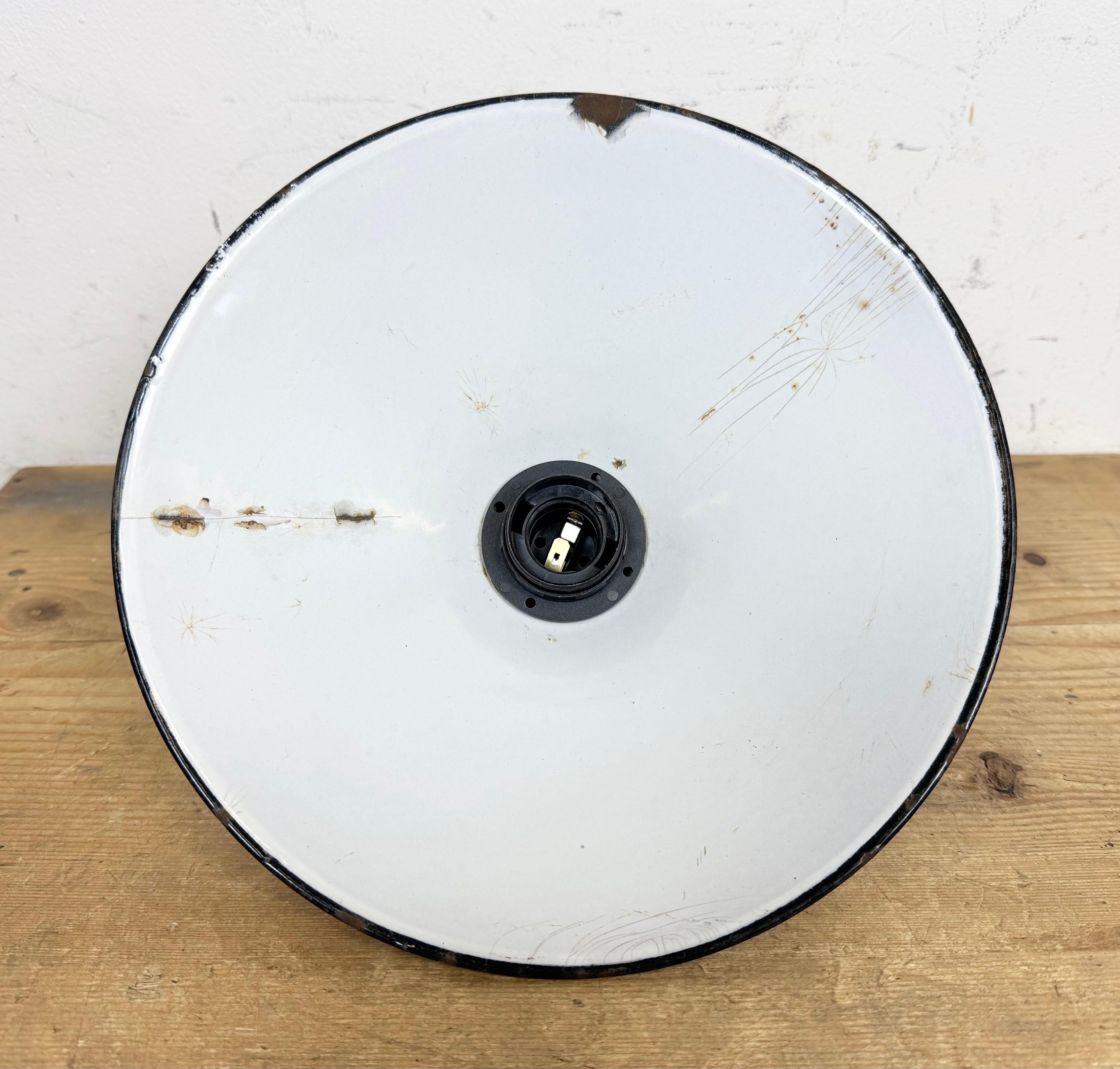 Lampada a sospensione industriale di fabbrica con smalto rosso scuro, anni '60 in vendita 9