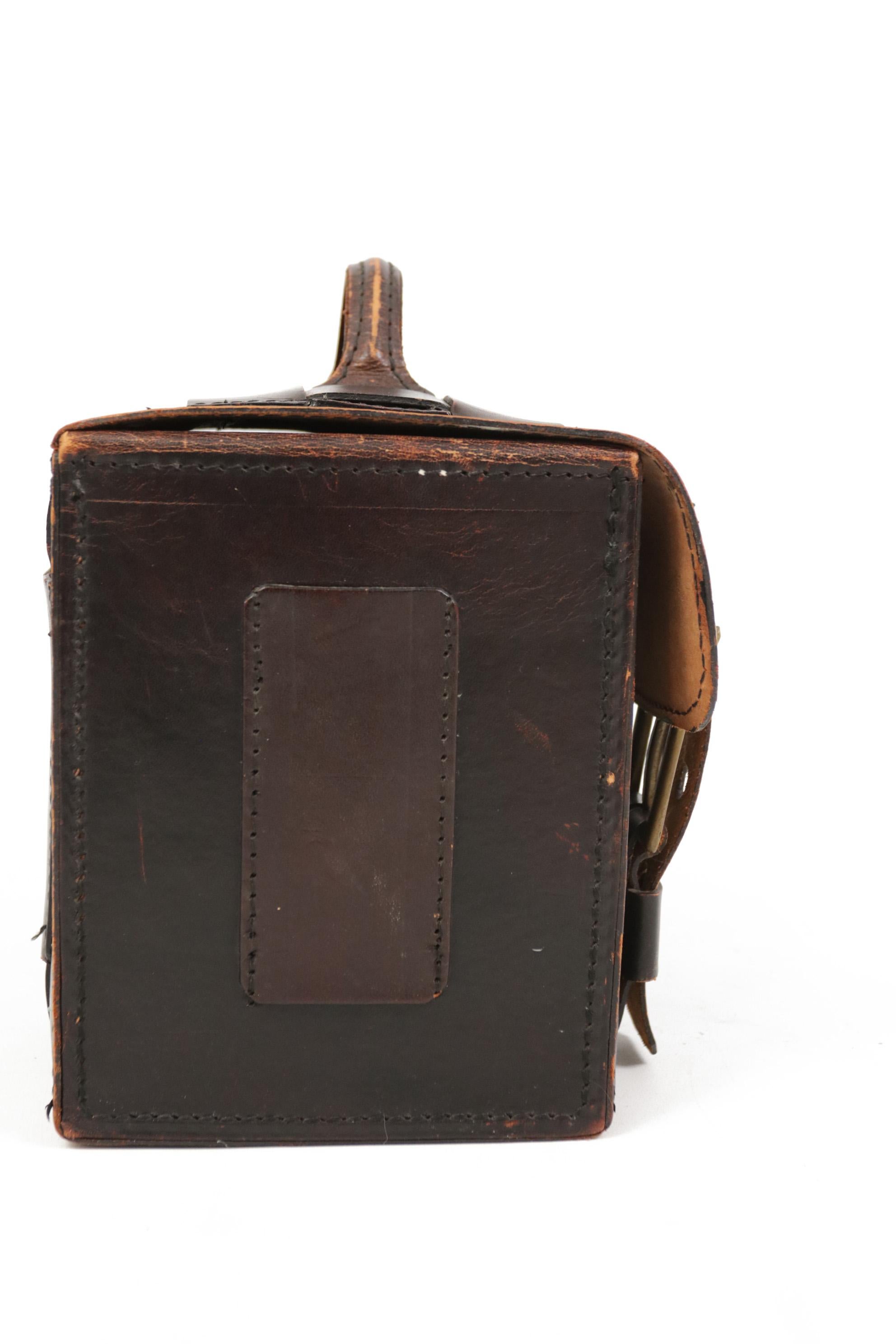 Industrial Design Dutch Harness Leather Tool Case from the 1930s In Good Condition For Sale In Boven Leeuwen, NL