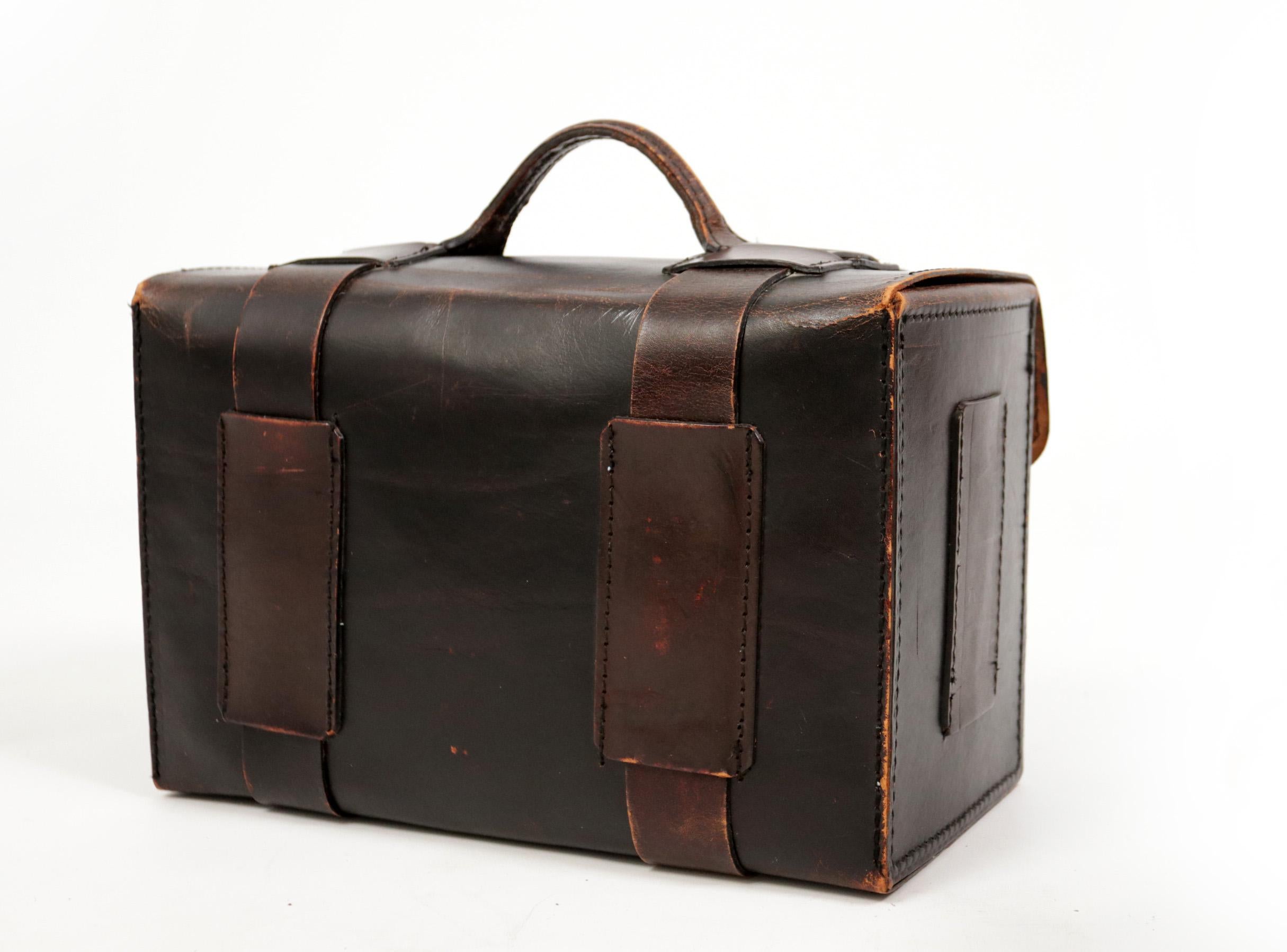 Industrial Design Dutch Harness Leather Tool Case from the 1930s For Sale 3