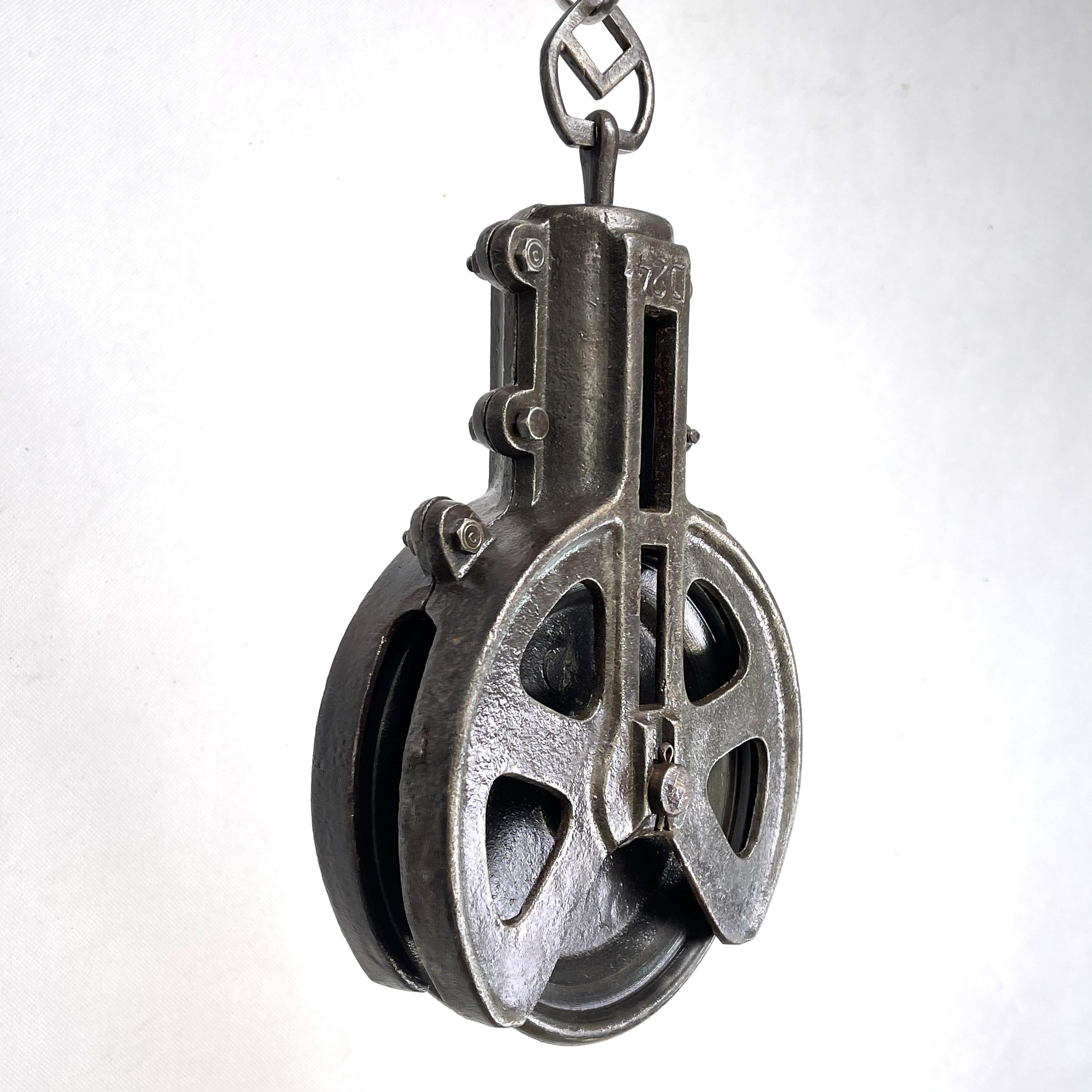Industrial Design large Pulley, Cable Pull, 1950s In Good Condition For Sale In Saarburg, RP