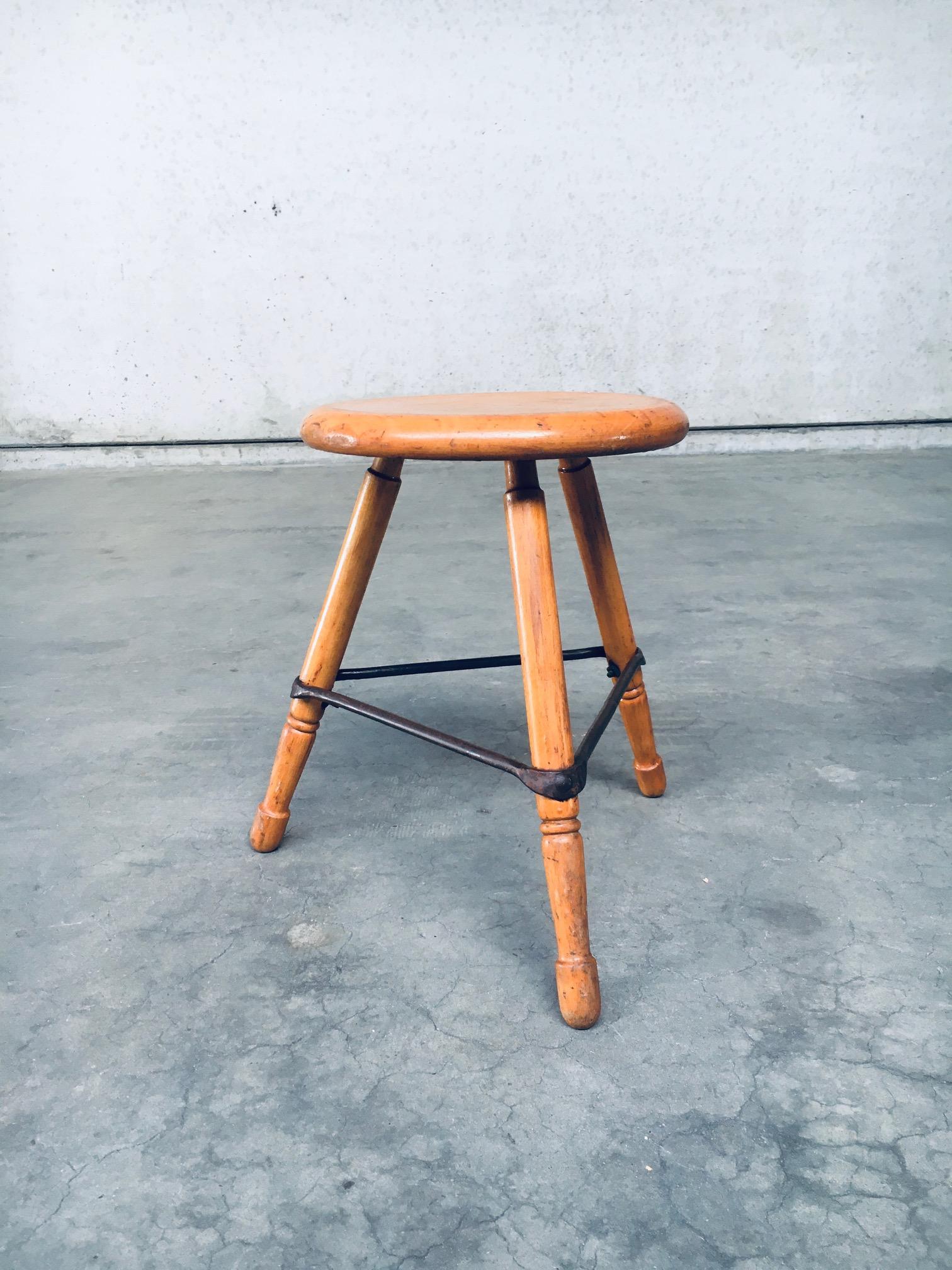 Industrial Design Low Tripod Stool Set, Belgium 1950's For Sale 4