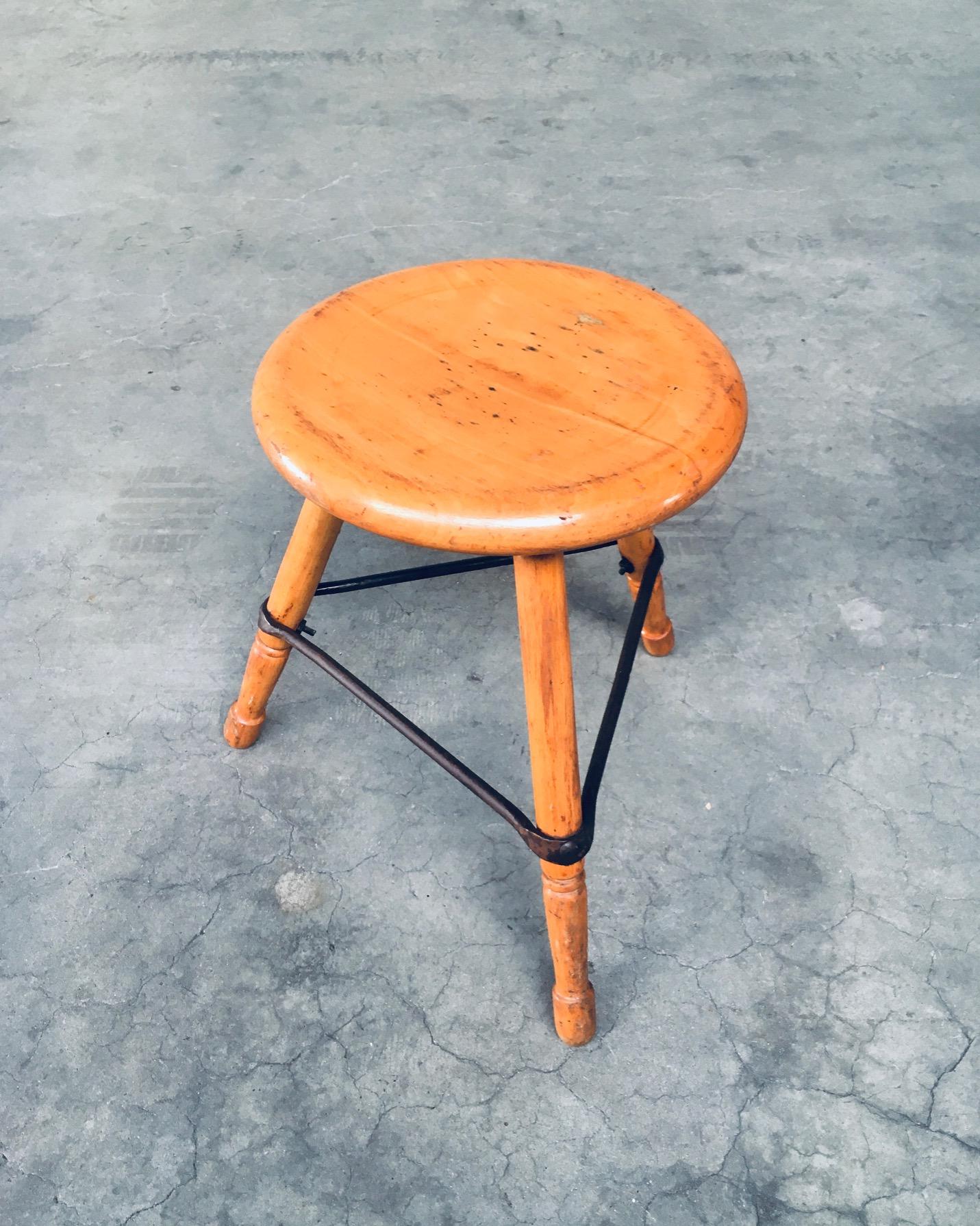 Industrial Design Low Tripod Stool Set, Belgium 1950's For Sale 6