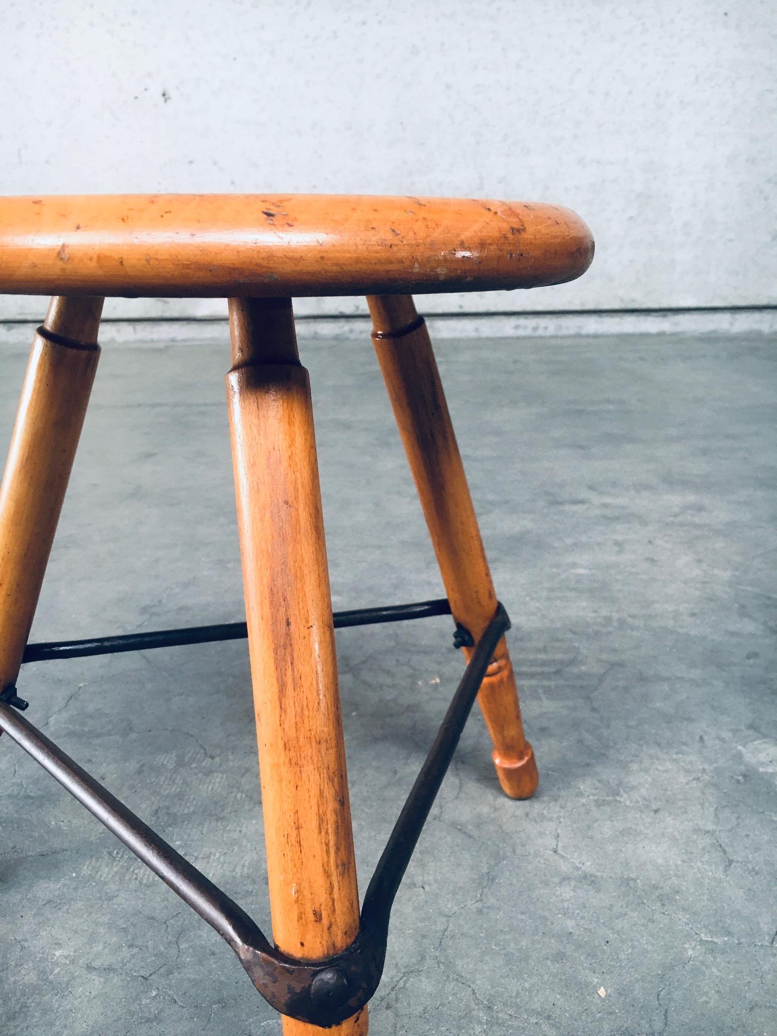 Industrial Design Low Tripod Stool Set, Belgium 1950's For Sale 7