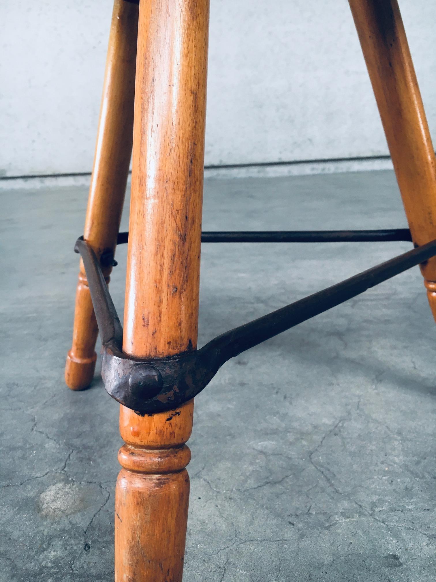 Industrial Design Low Tripod Stool Set, Belgium 1950's For Sale 12