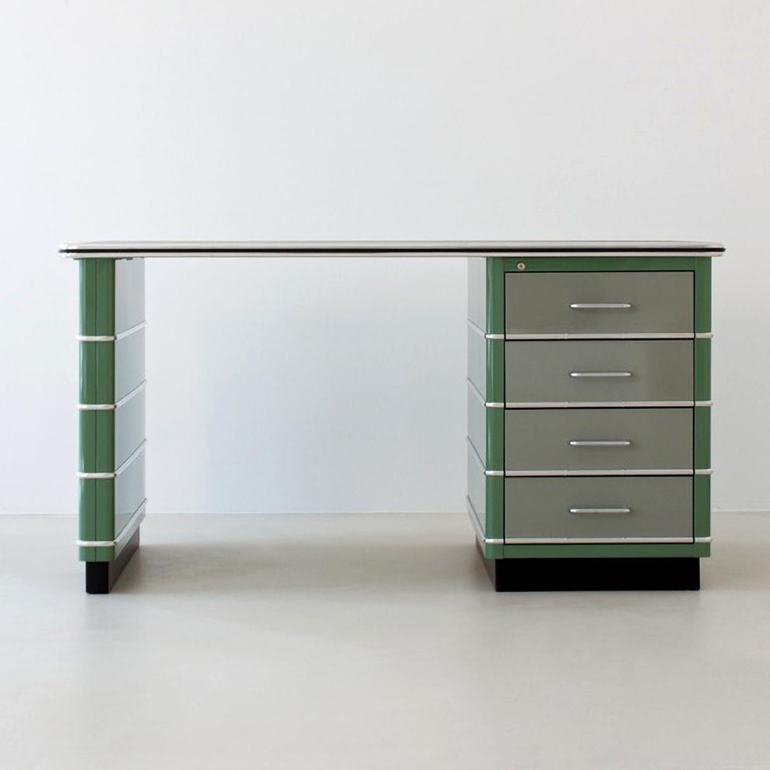 Industrial Design Metal Desk in Painted and Chromed Metal and Aluminium, Bespoke In New Condition For Sale In Berlin, DE