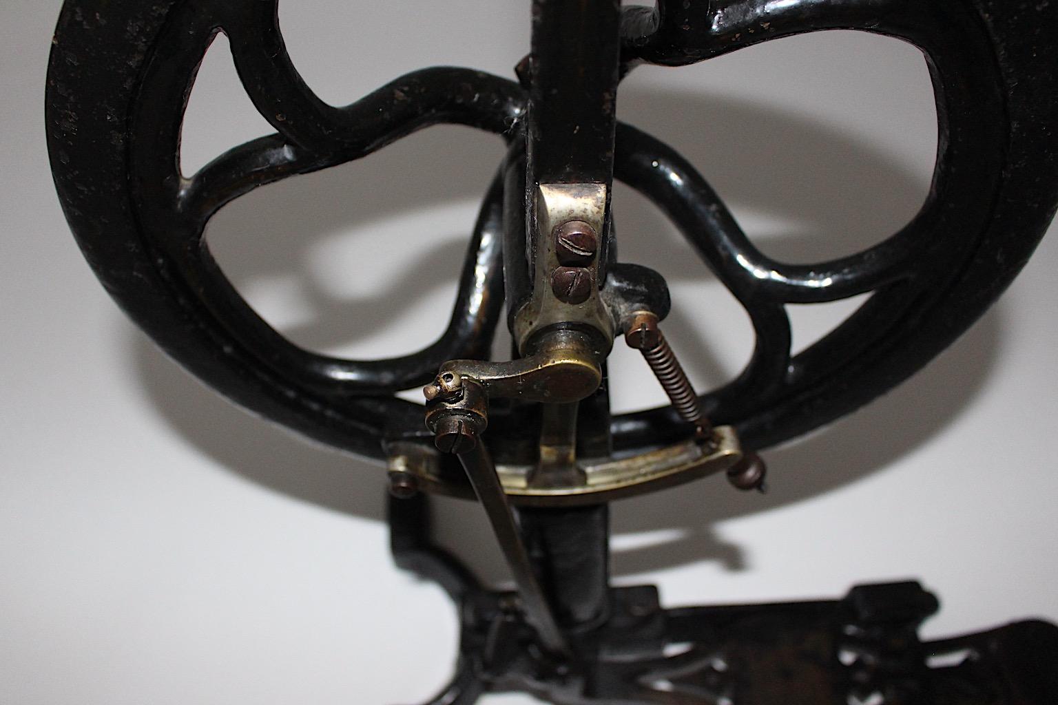 Industrial Design Science Vintage Black Cast Iron Dentist Machine 19th Century For Sale 11
