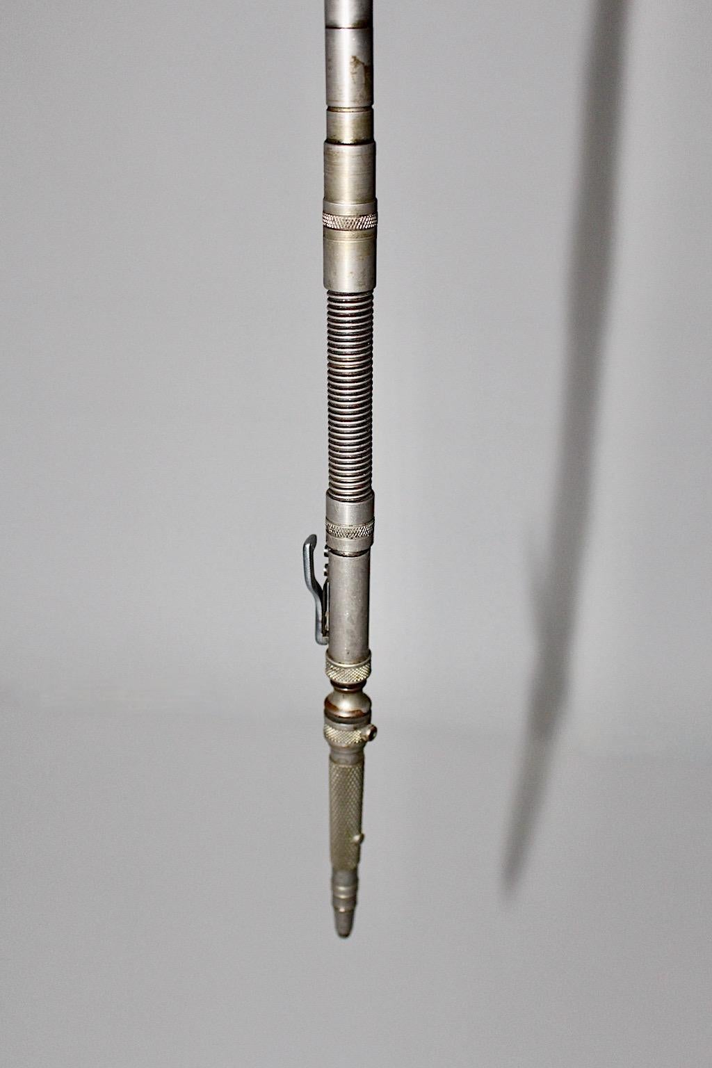 Machine dentaire en fonte noire vintage de conception industrielle Science du design du XIXe siècle en vente 12