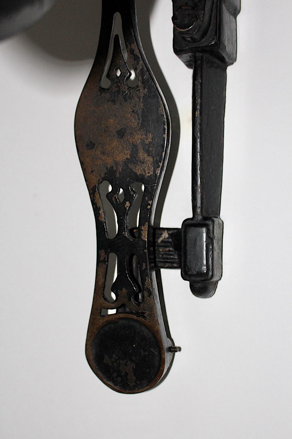 Industrial Design Science Vintage Black Cast Iron Dentist Machine 19th Century For Sale 2