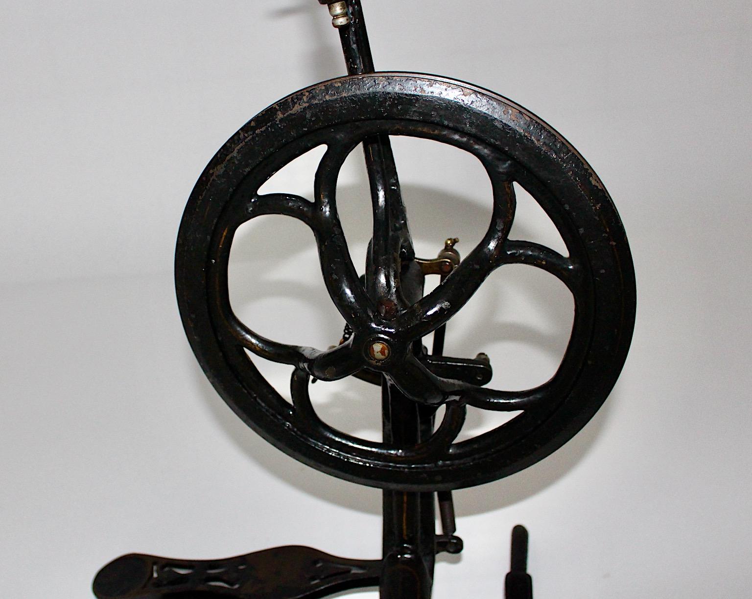 Industrial Design Science Vintage Black Cast Iron Dentist Machine 19th Century For Sale 3