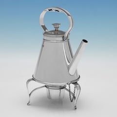 Bollitore in argento sterling dal design industriale realizzato a Londra nel 1911