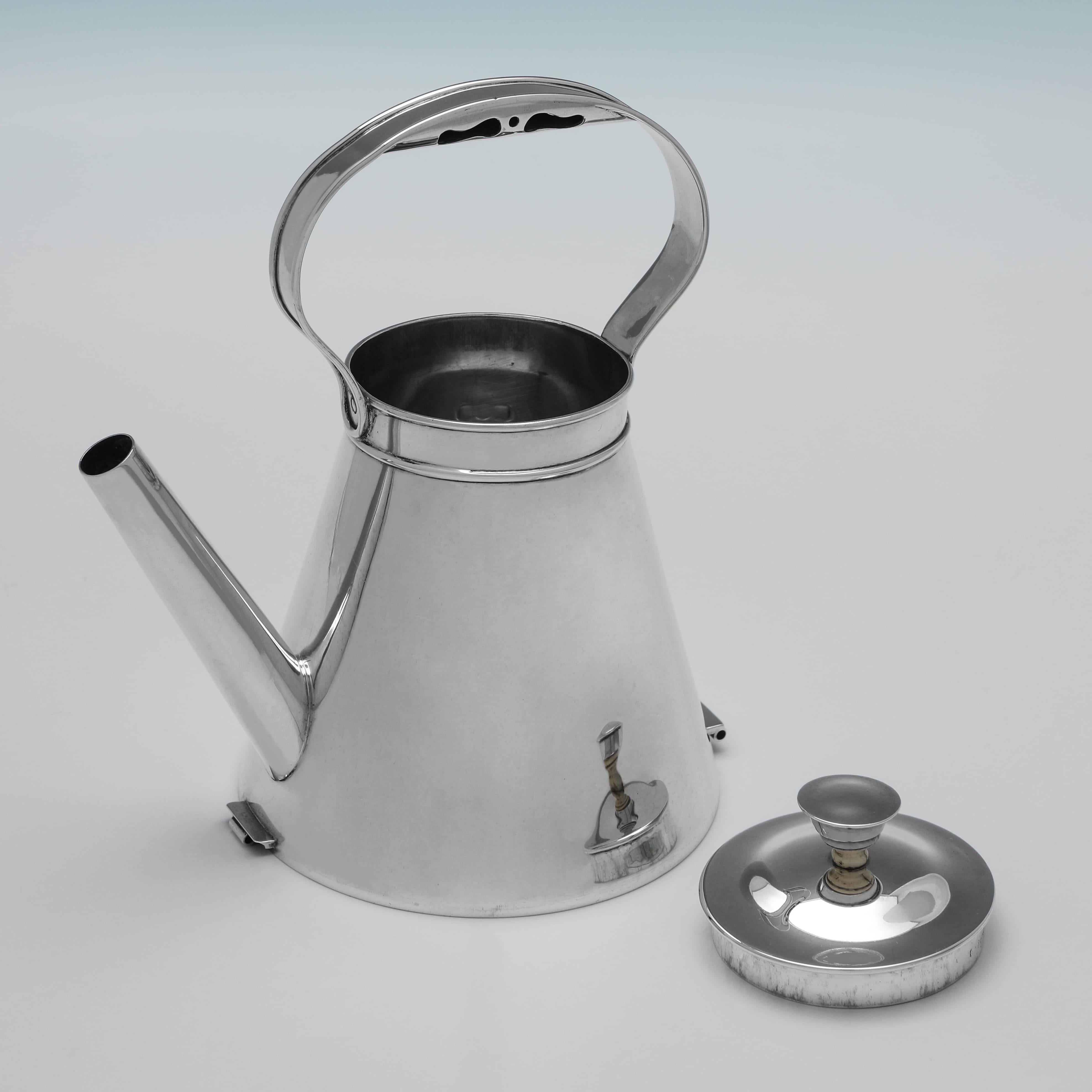 Wasserkocher aus Sterlingsilber im Industrial Design, hergestellt in London im Jahr 1911 (Englisch) im Angebot