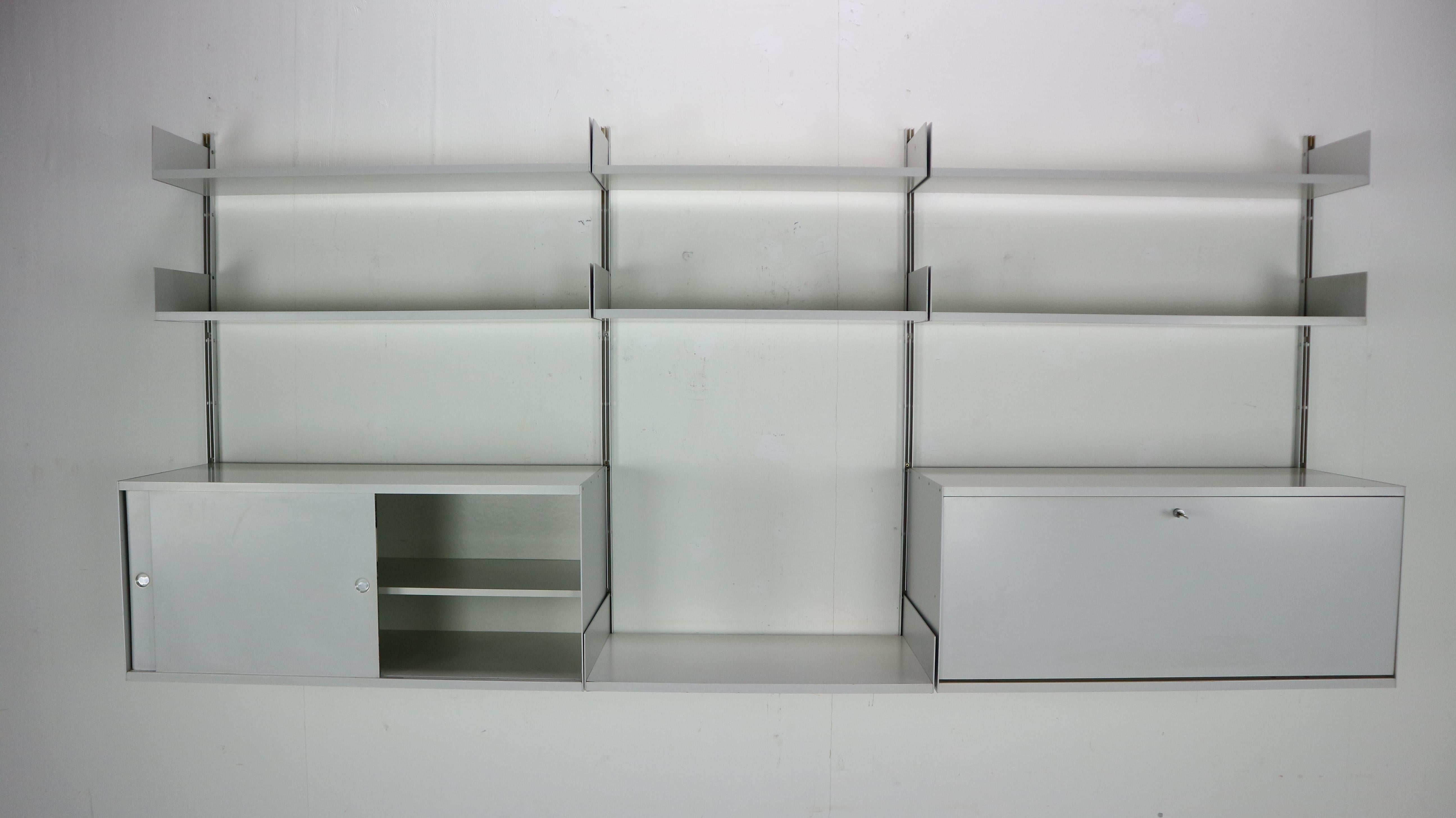 Industrial design wall system made by Vitsoe in Germany. Design by Dieter Rams in 1960.
Model number: 606.
Universal shelving system made from aluminum and comprises with 1 lock cabinets, 1cabinets and 7 shelves.
 
