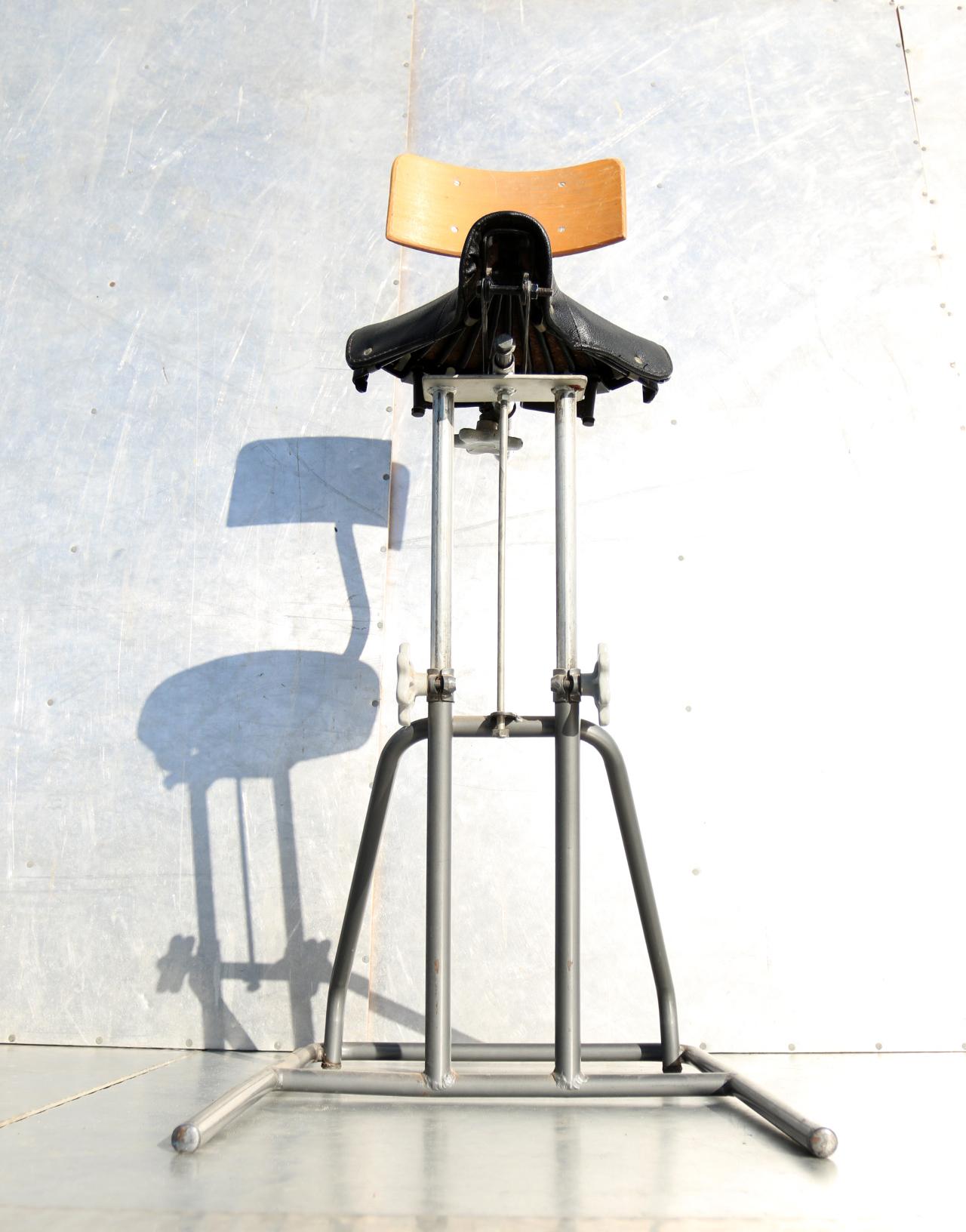Super cool Industrial Design. Bicycle Saddle chair or Atelier chair.
You can adjust the height of the chair, the back is also adjustable from front to back.
Very good chair for a straight posture during work.
The brand of the saddle is