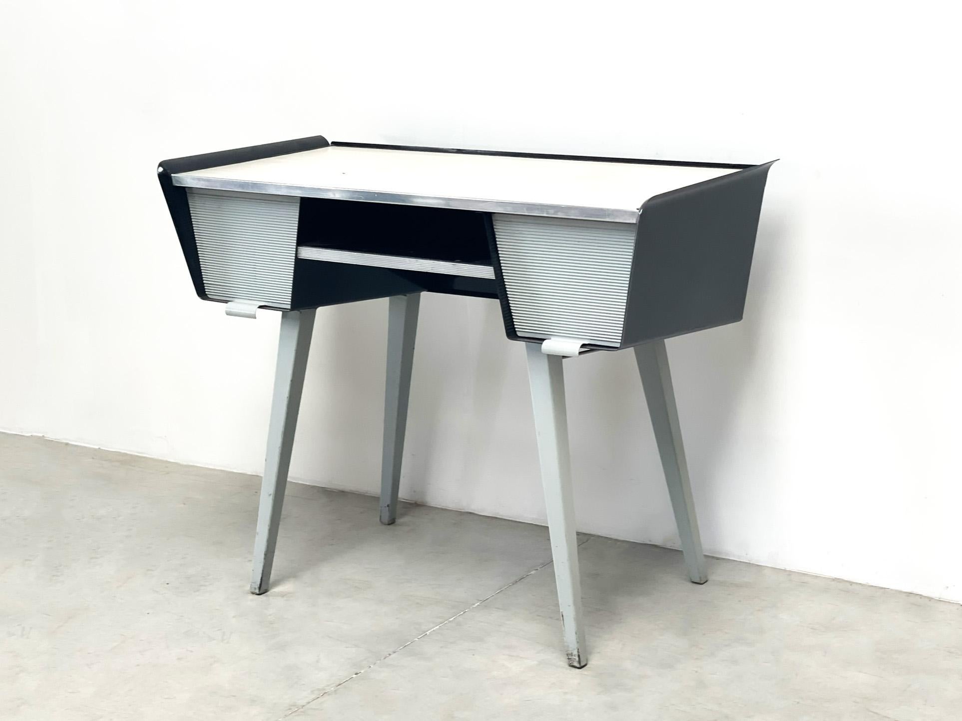 This nice desk is probably from the 1950s from France. This type of industrial furniture is typified by its industrial but elegant look. Someone who was very good at this was Jean Prouve. Jean Prouve is one of the most famous French designers of