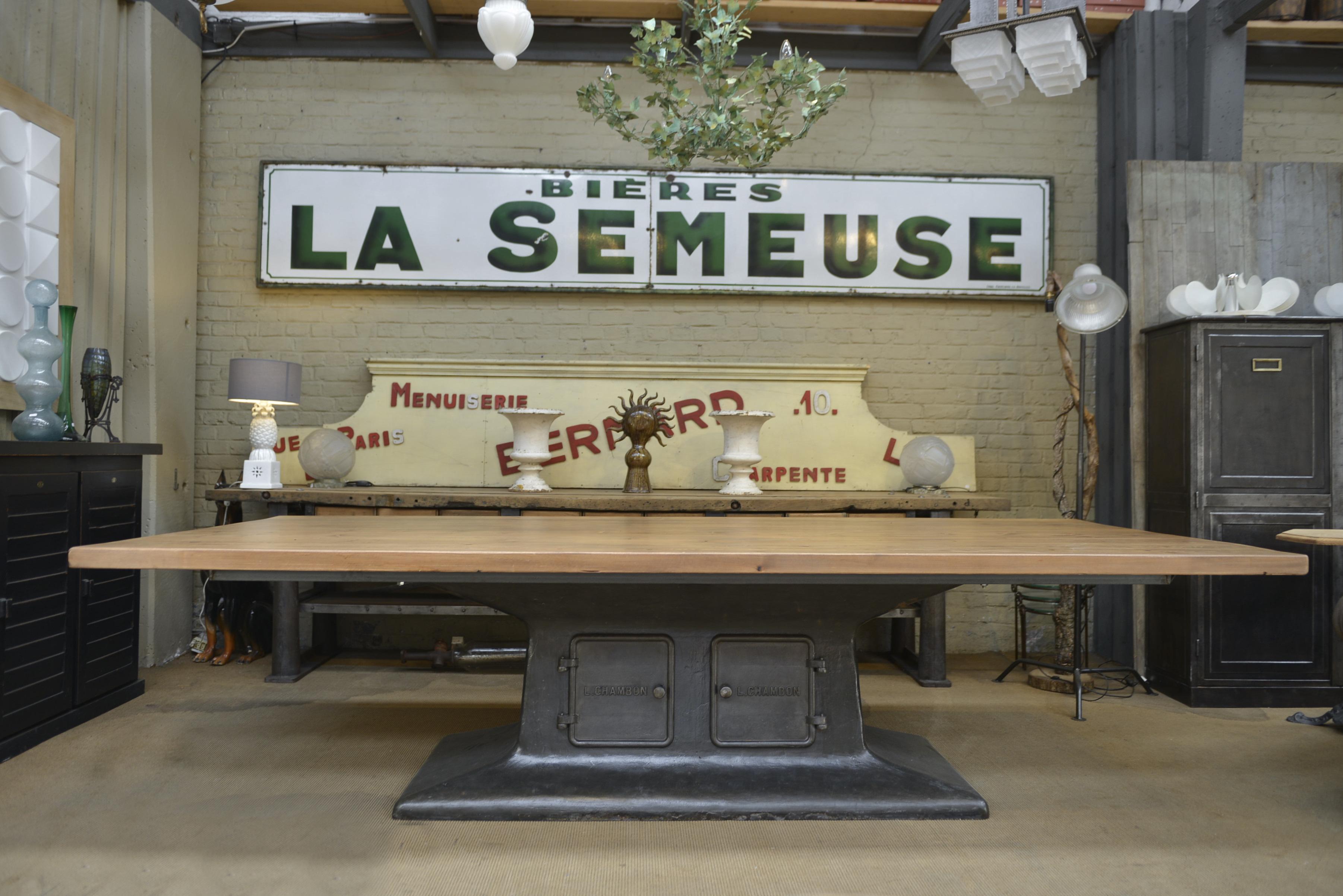 Industrial Dining Table with Cast Iron L Chambon French Machine Base  In Good Condition For Sale In Roubaix, FR