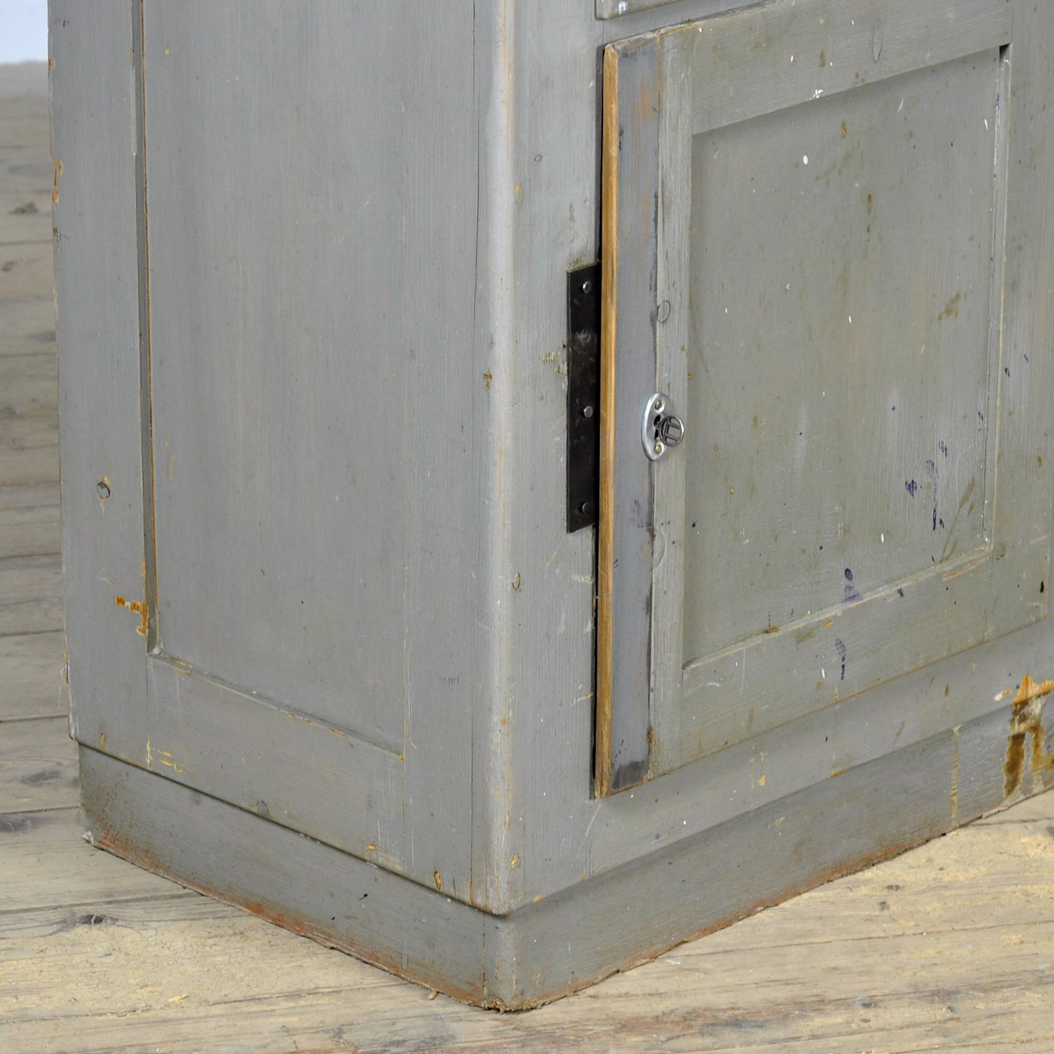 Industrial Display Cabinet, 1950s im Angebot 2