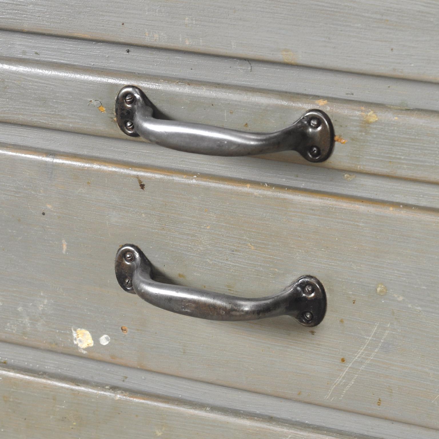 Industrial Display Cabinet, 1950s im Angebot 6